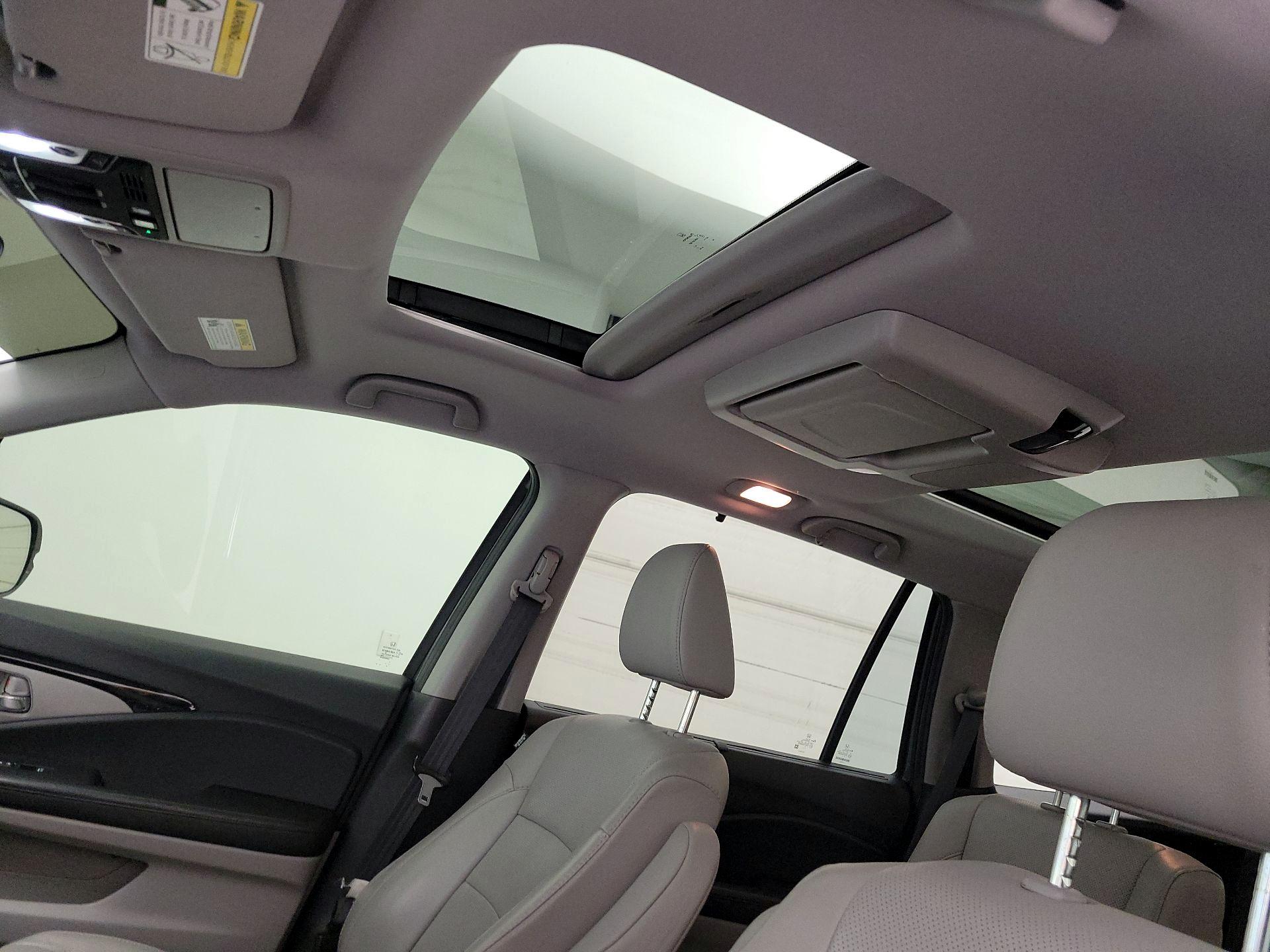 Thumbnail: 2019 Honda Pilot - 20