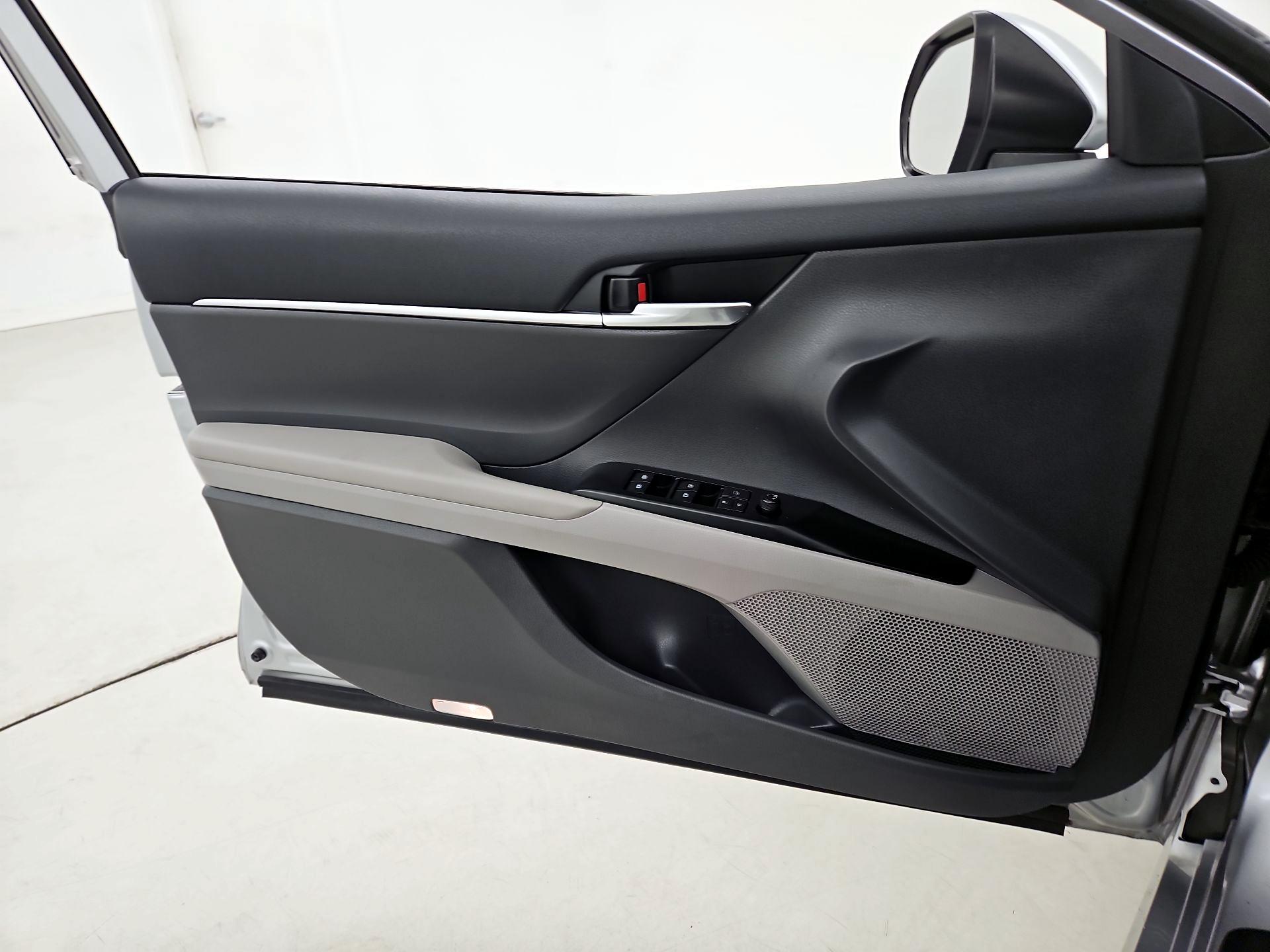 Thumbnail: 2019 Toyota Camry - 12