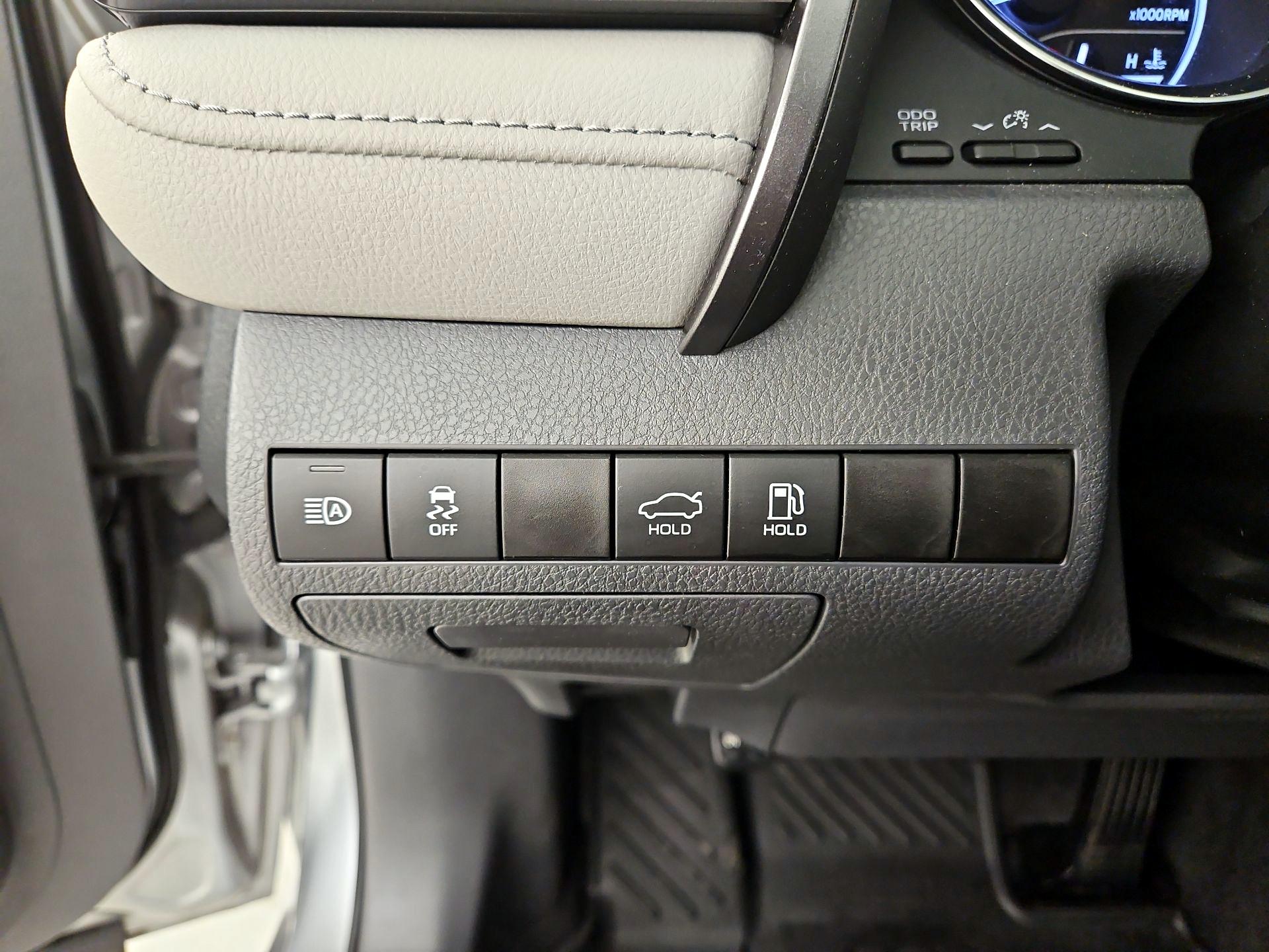 Thumbnail: 2019 Toyota Camry - 13