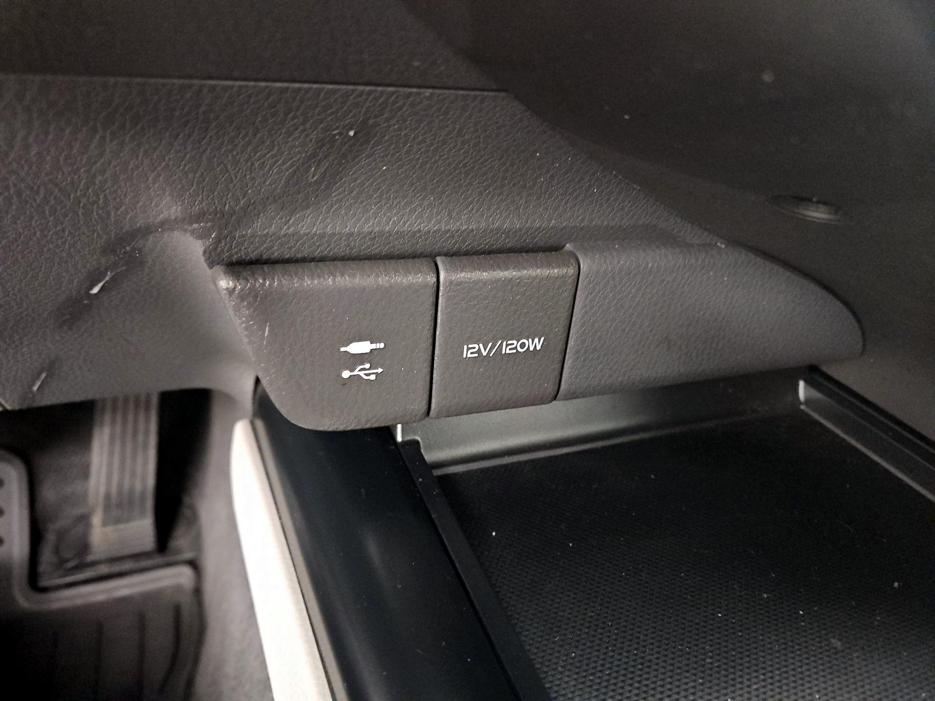 Thumbnail: 2019 Toyota Camry - 18