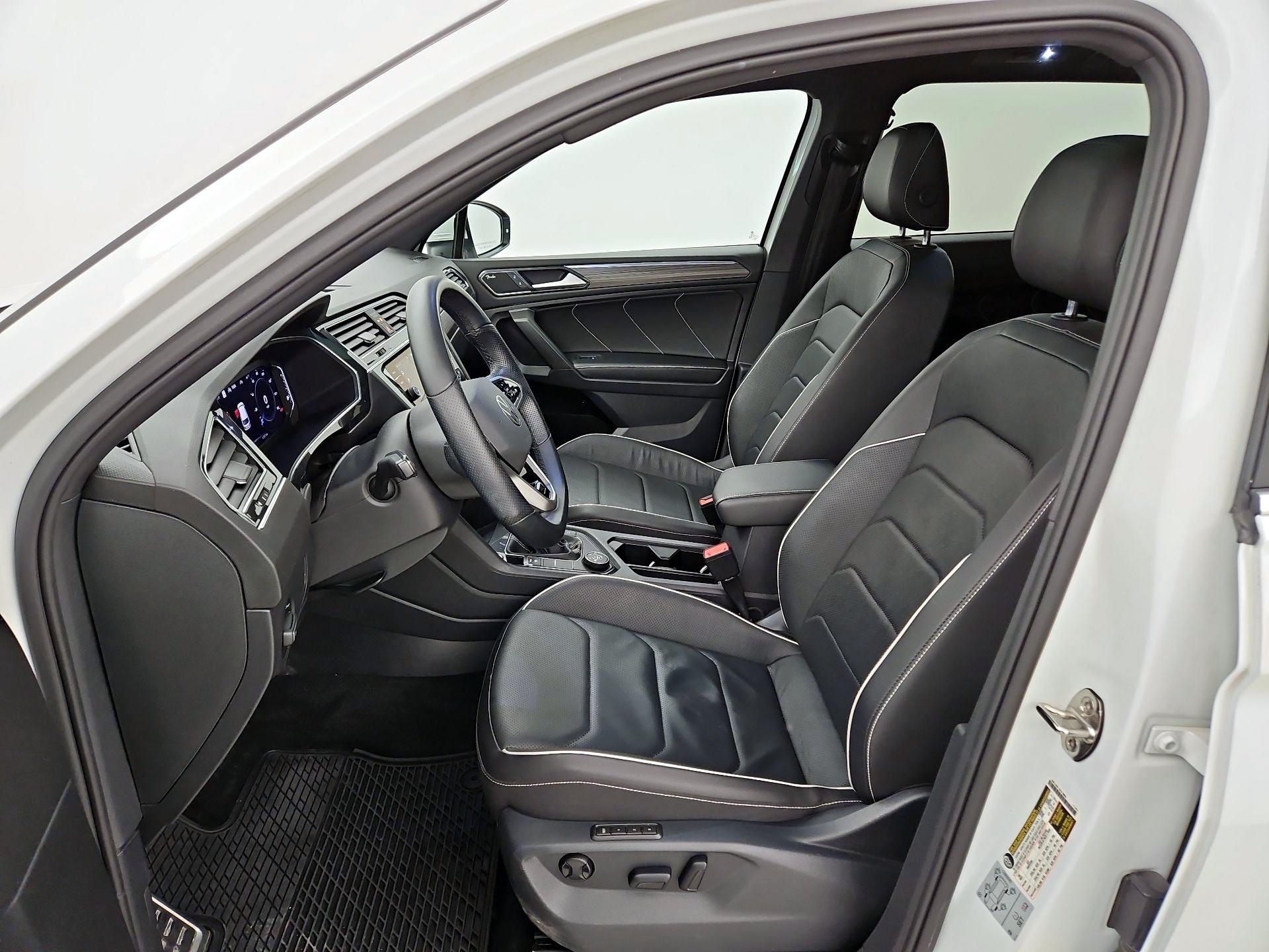 Thumbnail: 2022 Volkswagen Tiguan - 11