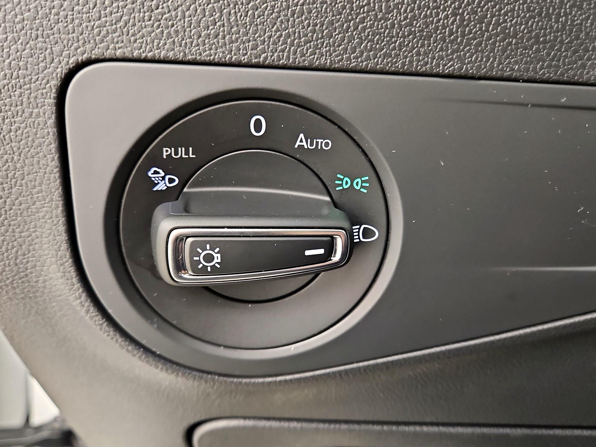 Thumbnail: 2022 Volkswagen Tiguan - 13