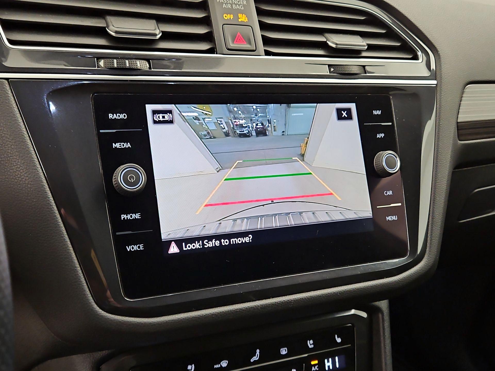 Thumbnail: 2022 Volkswagen Tiguan - 15