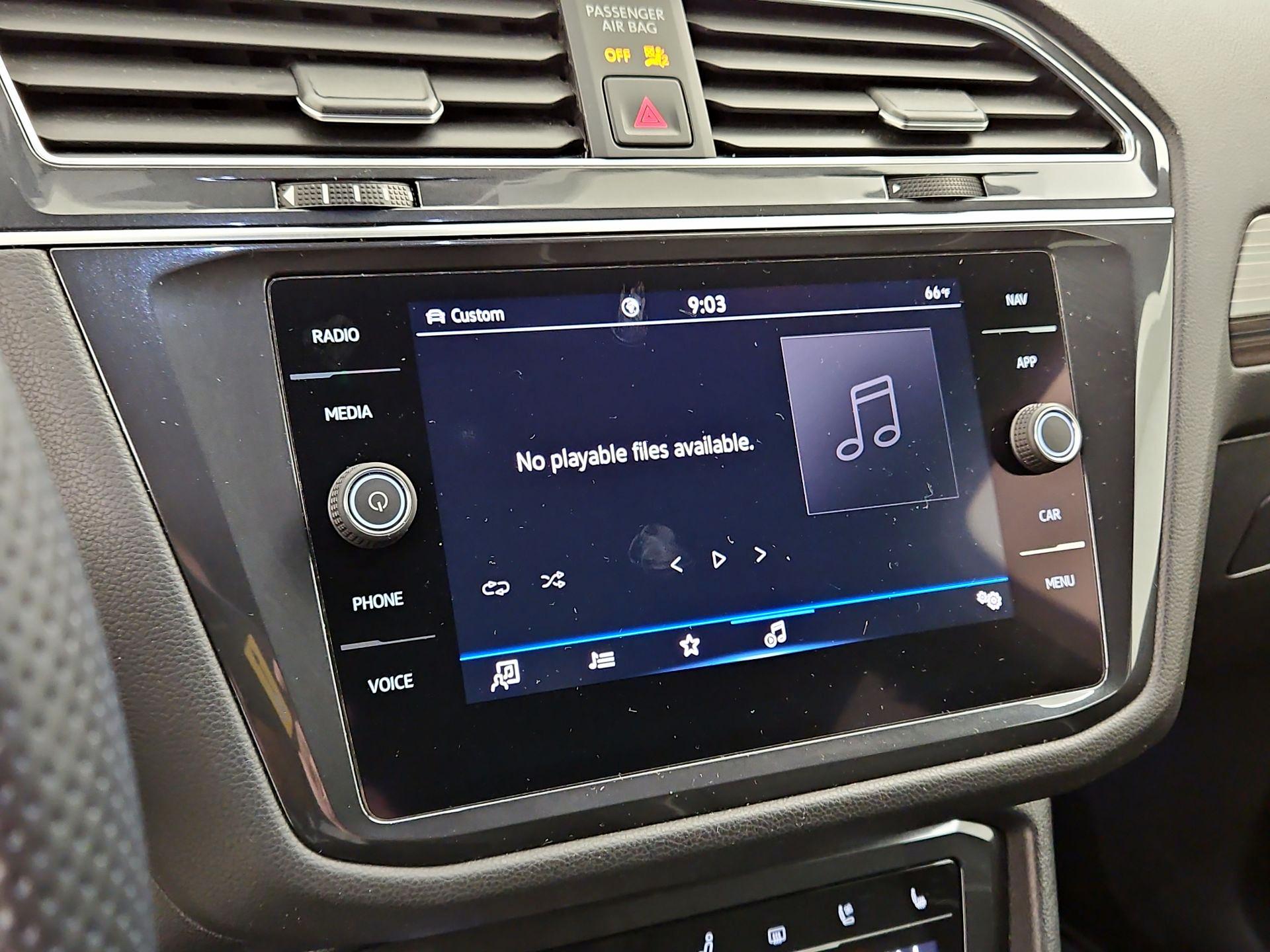 Thumbnail: 2022 Volkswagen Tiguan - 16