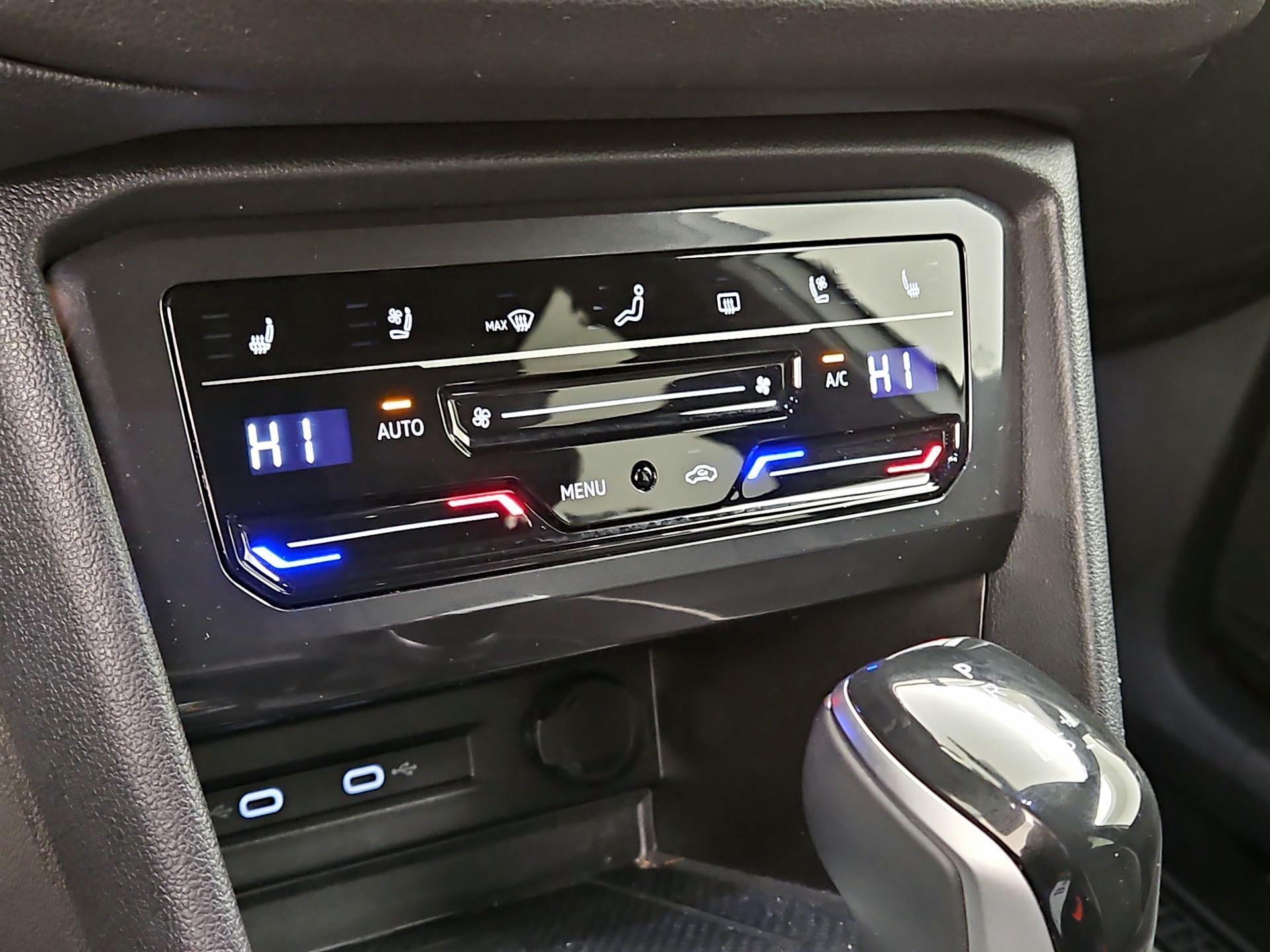 Thumbnail: 2022 Volkswagen Tiguan - 17