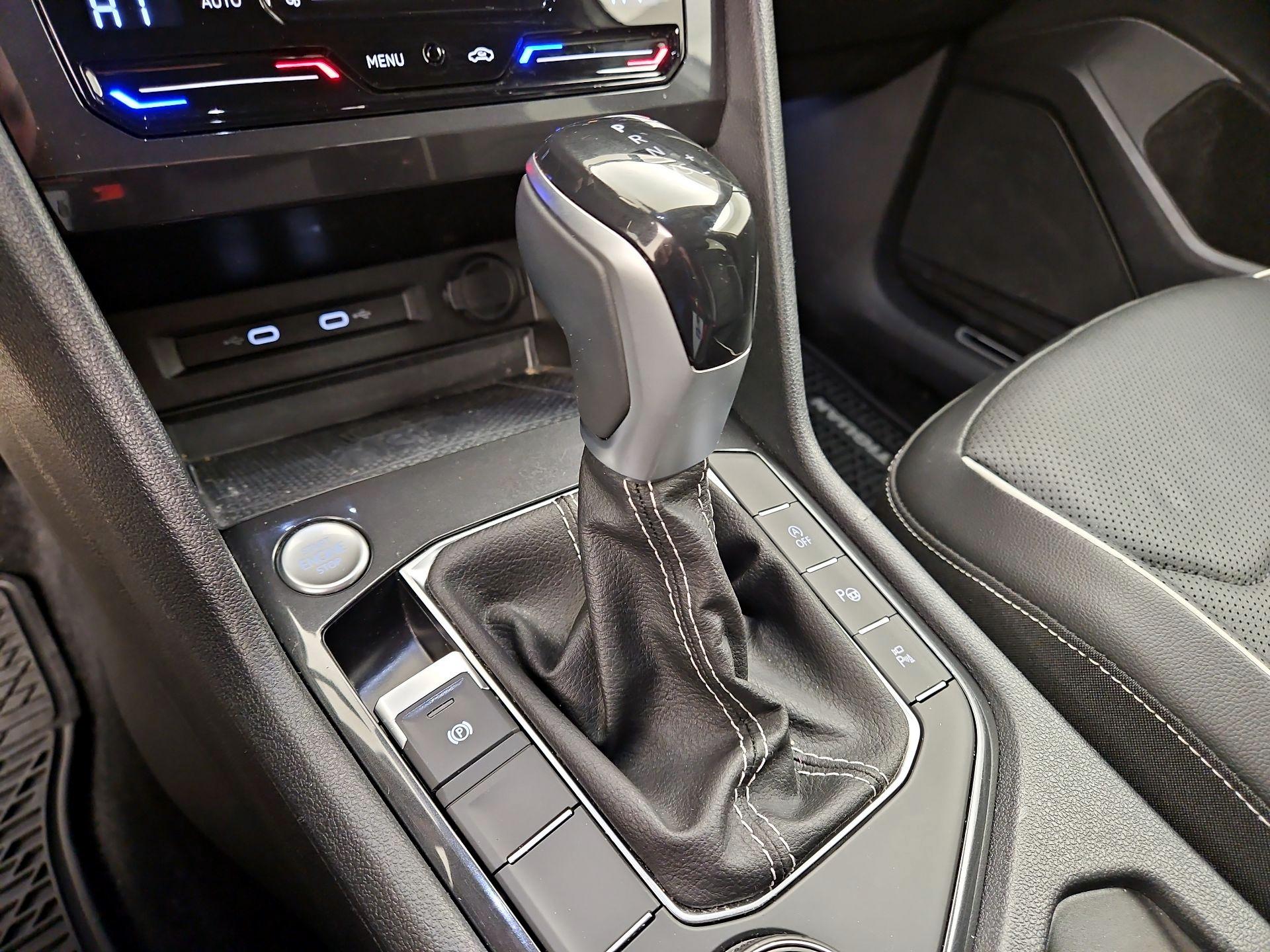 Thumbnail: 2022 Volkswagen Tiguan - 18