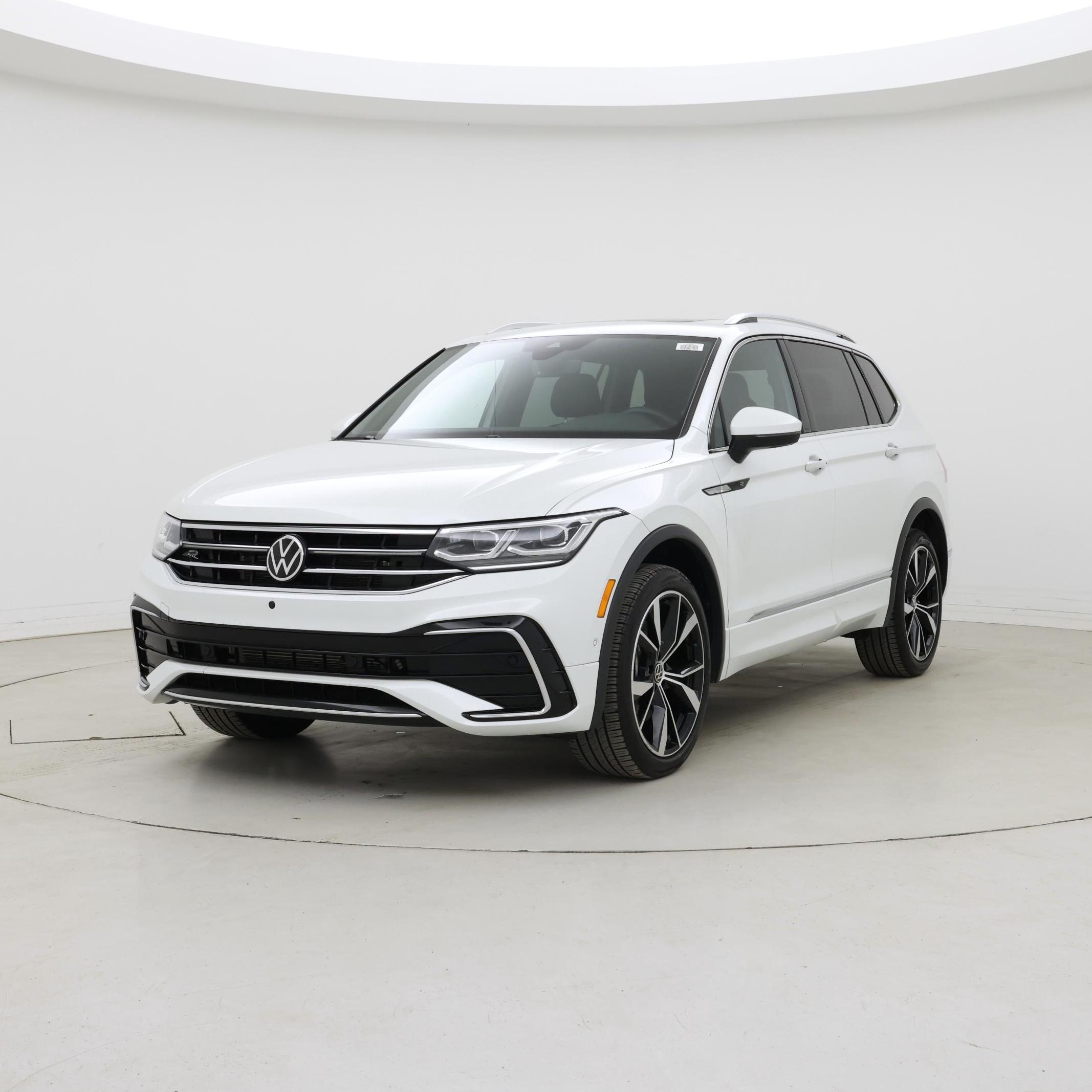 Thumbnail: 2022 Volkswagen Tiguan - 4