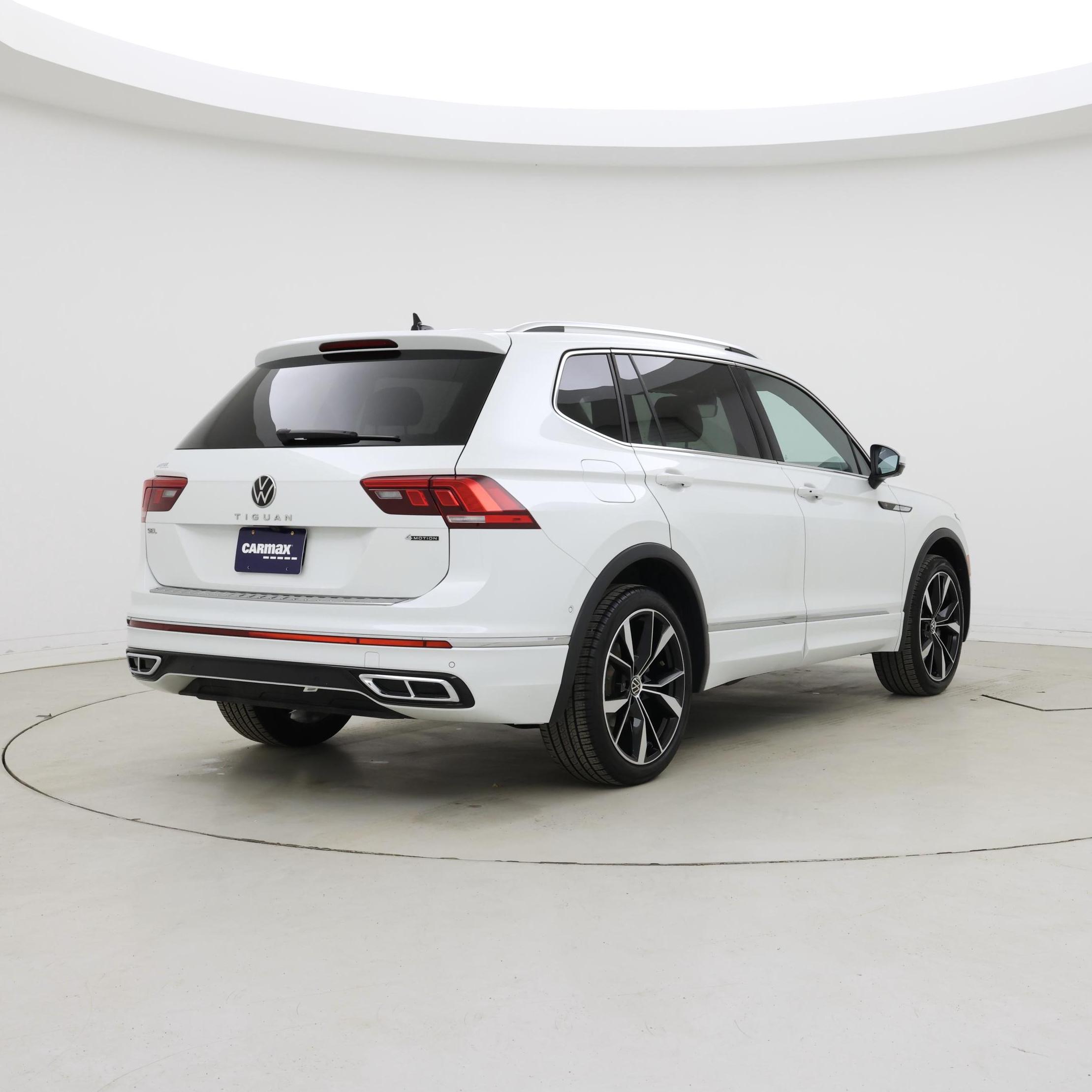 Thumbnail: 2022 Volkswagen Tiguan - 8