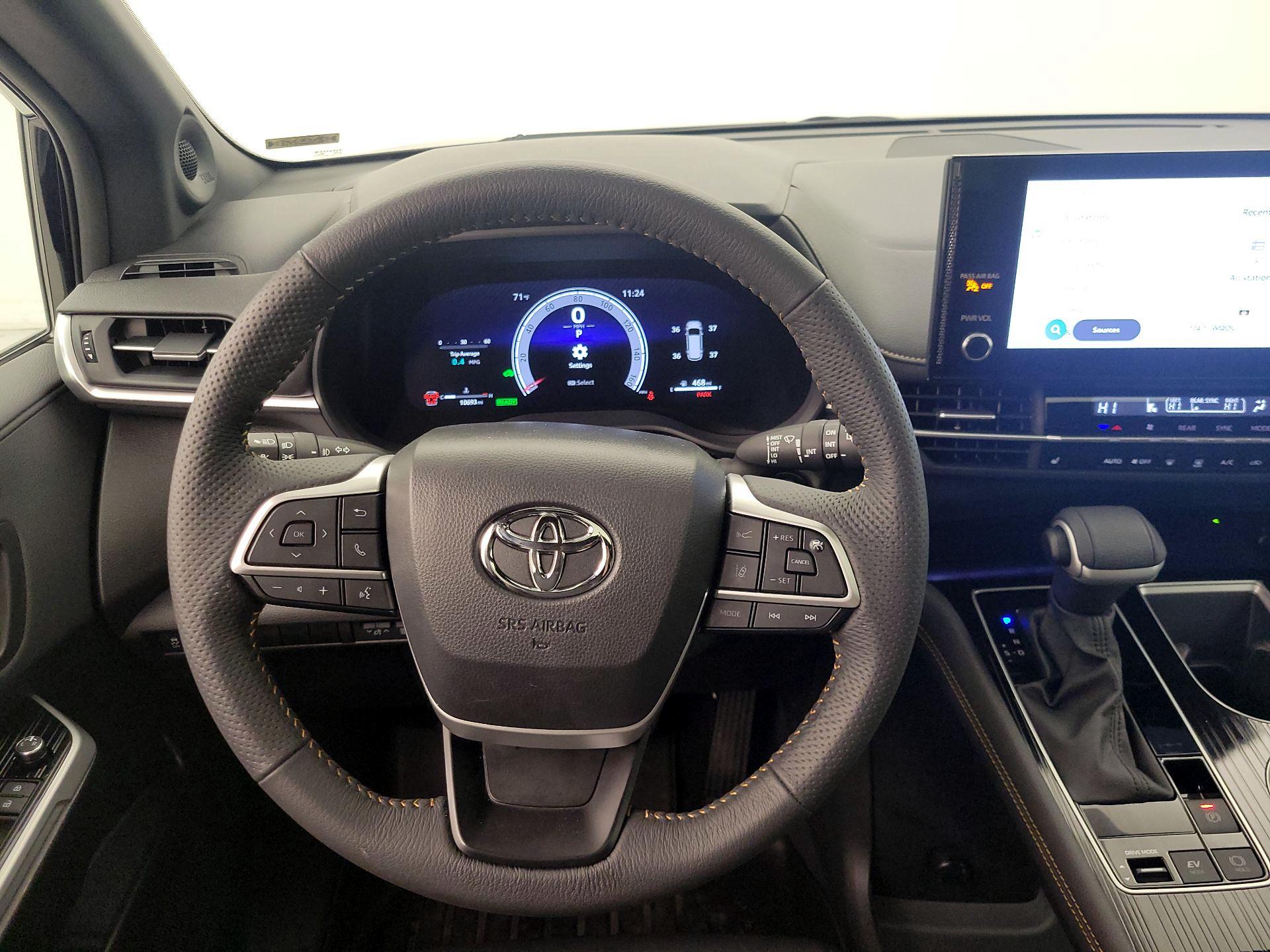 Thumbnail: 2025 Toyota Sienna - 10