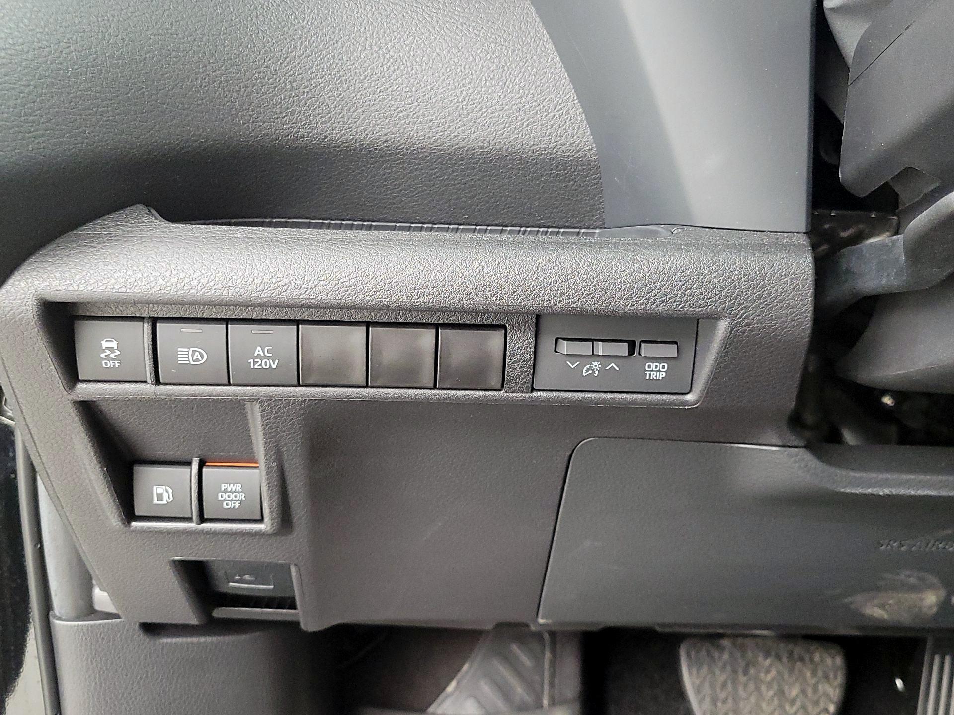 Thumbnail: 2025 Toyota Sienna - 13