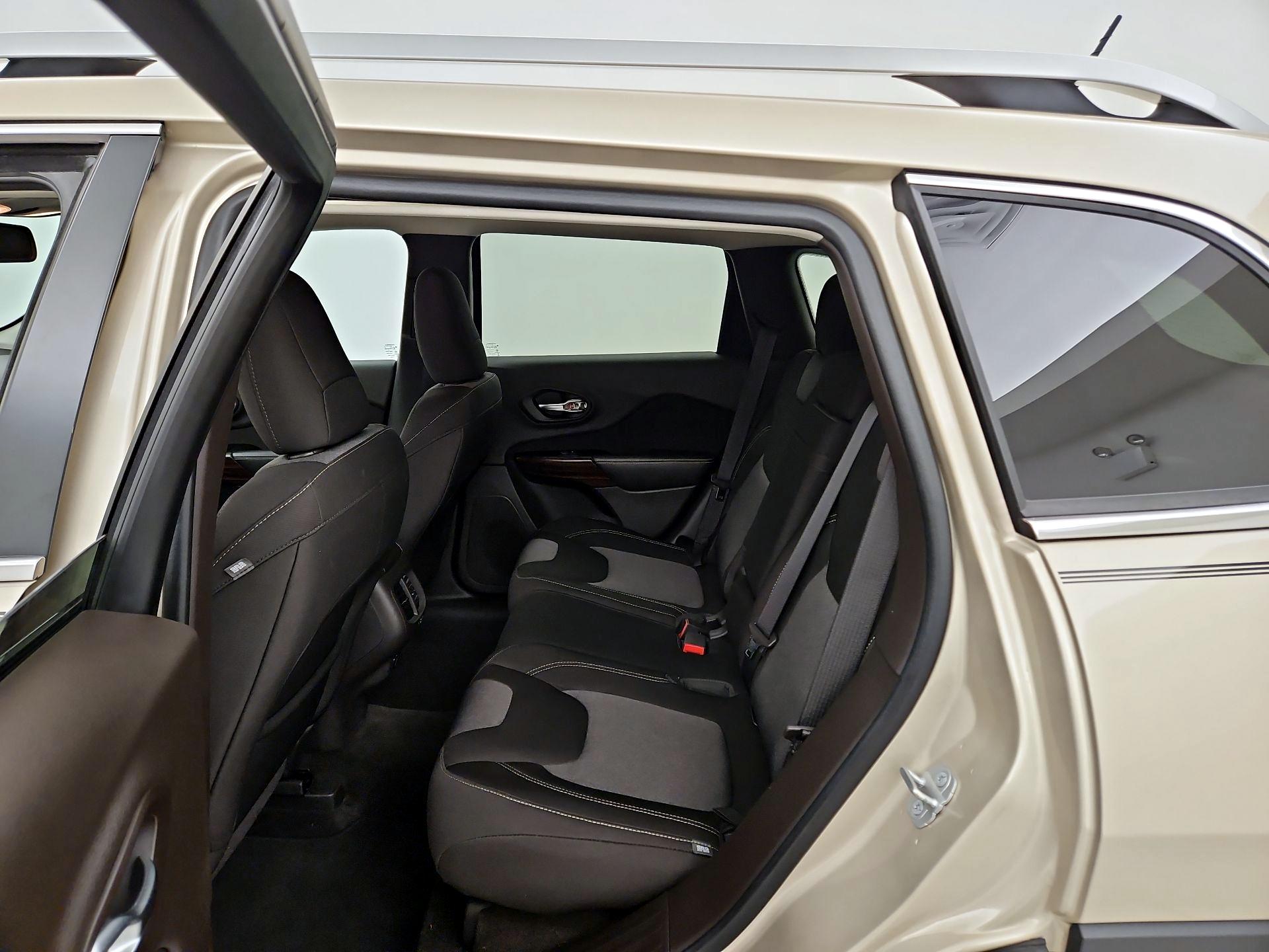 Thumbnail: 2014 Jeep Cherokee - 19