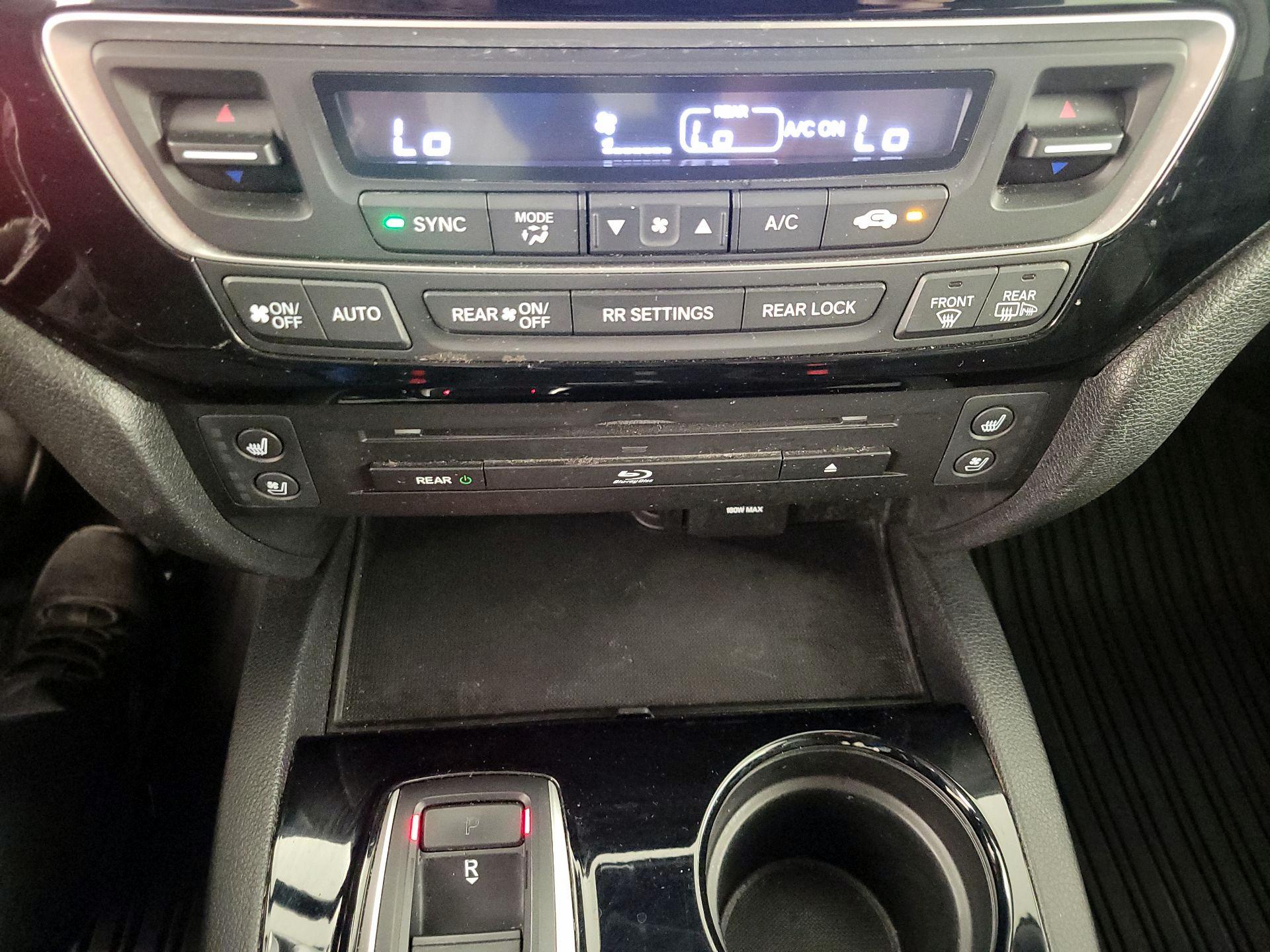 Thumbnail: 2018 Honda Pilot - 17