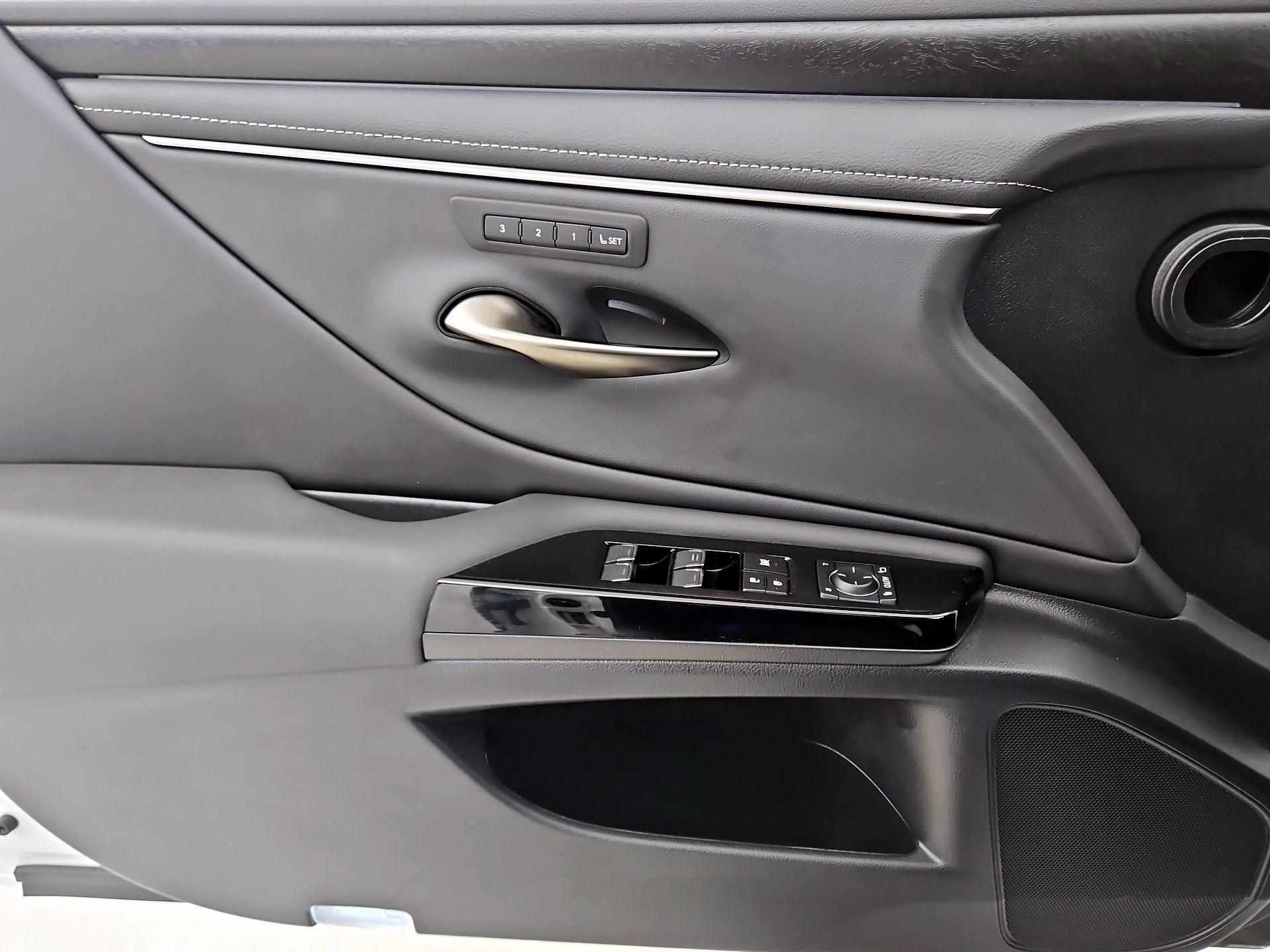 Thumbnail: 2024 Lexus ES - 12