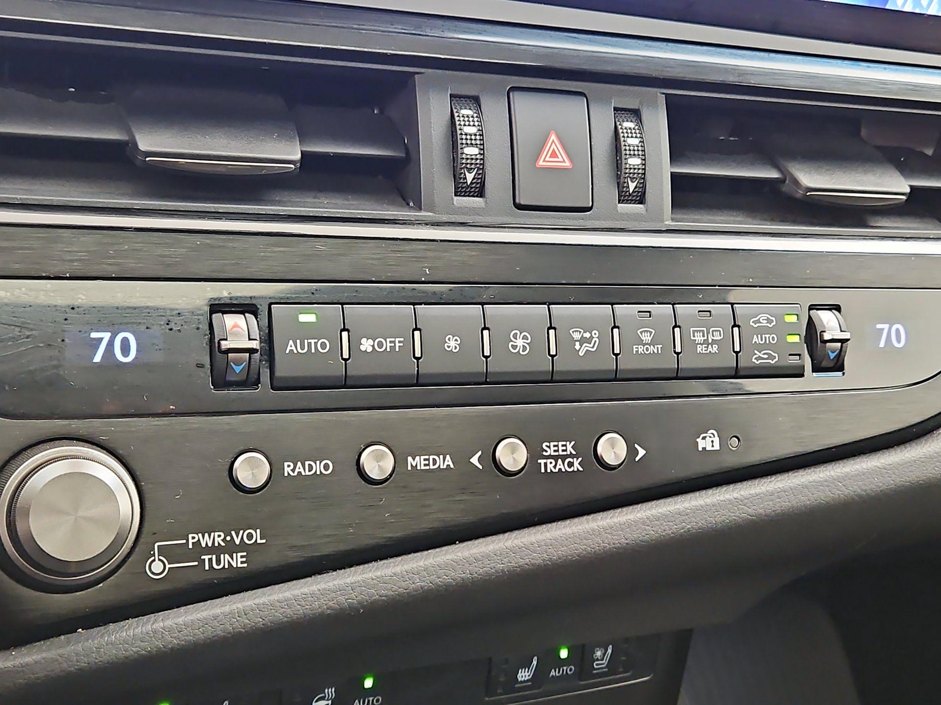 Thumbnail: 2024 Lexus ES - 16