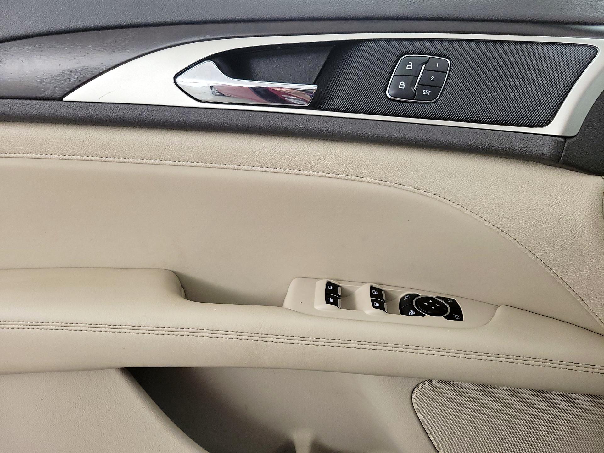 Thumbnail: 2017 Lincoln MKZ - 12