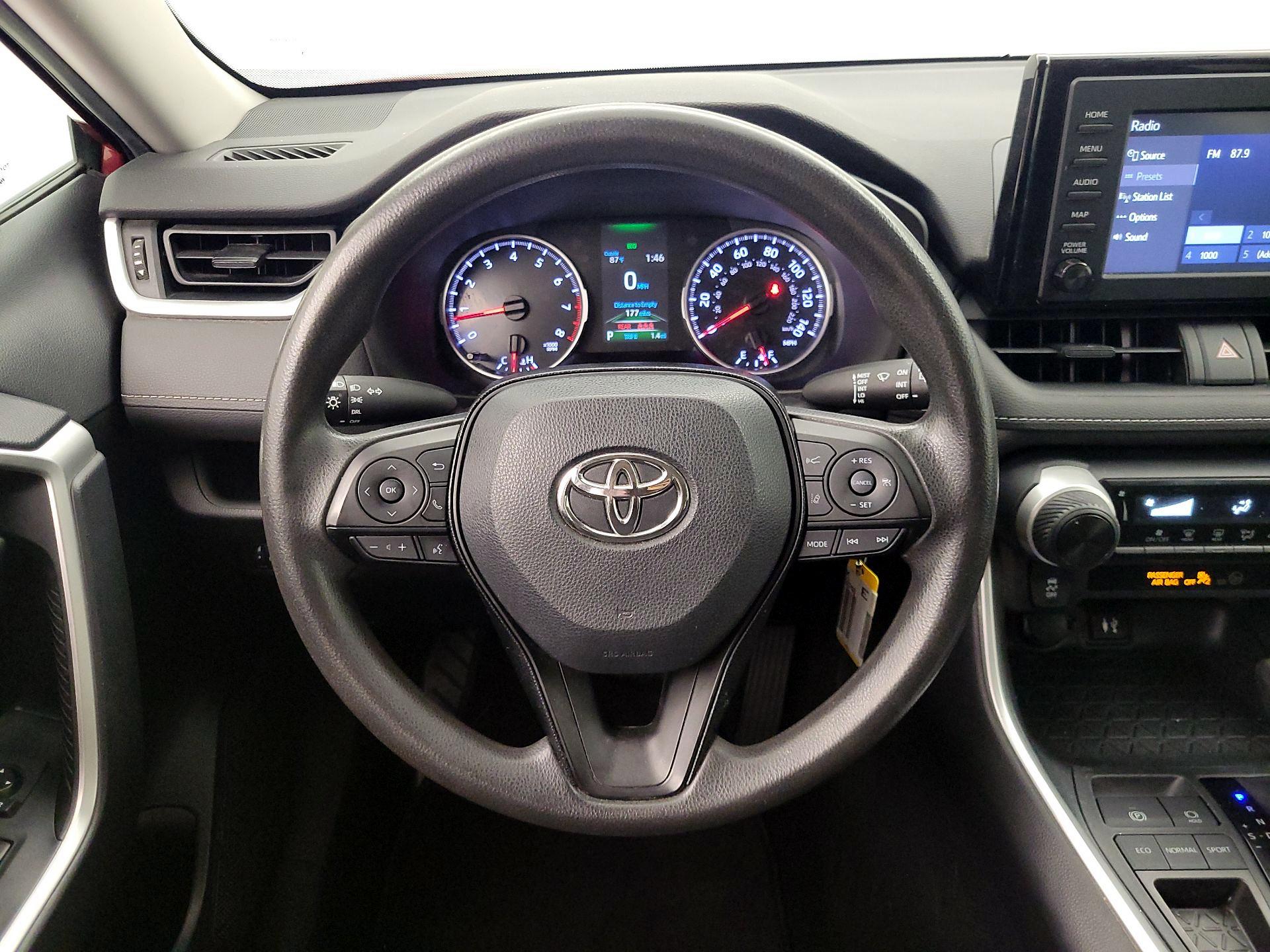 Thumbnail: 2019 Toyota RAV4 - 10