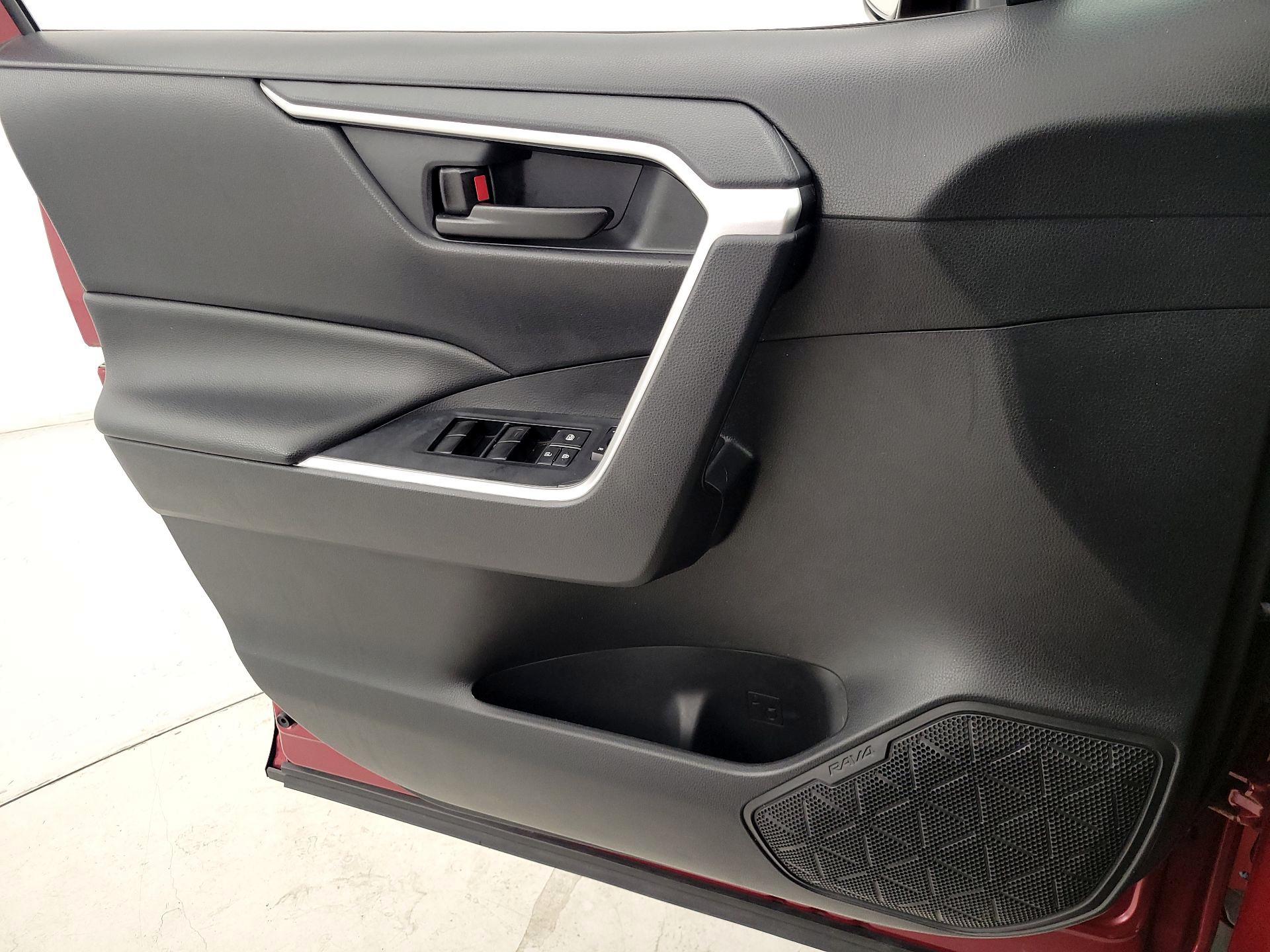 Thumbnail: 2019 Toyota RAV4 - 12