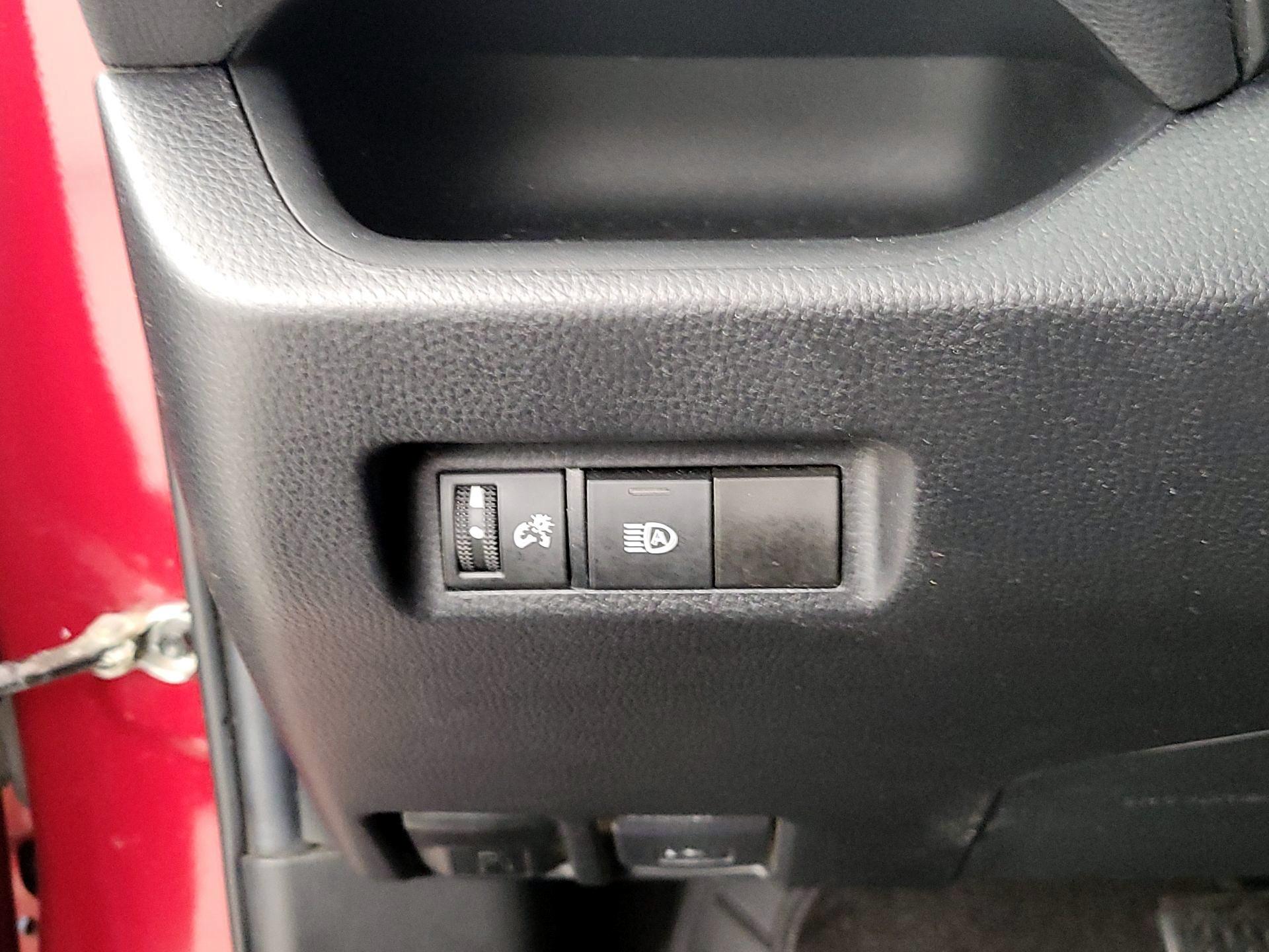 Thumbnail: 2019 Toyota RAV4 - 13