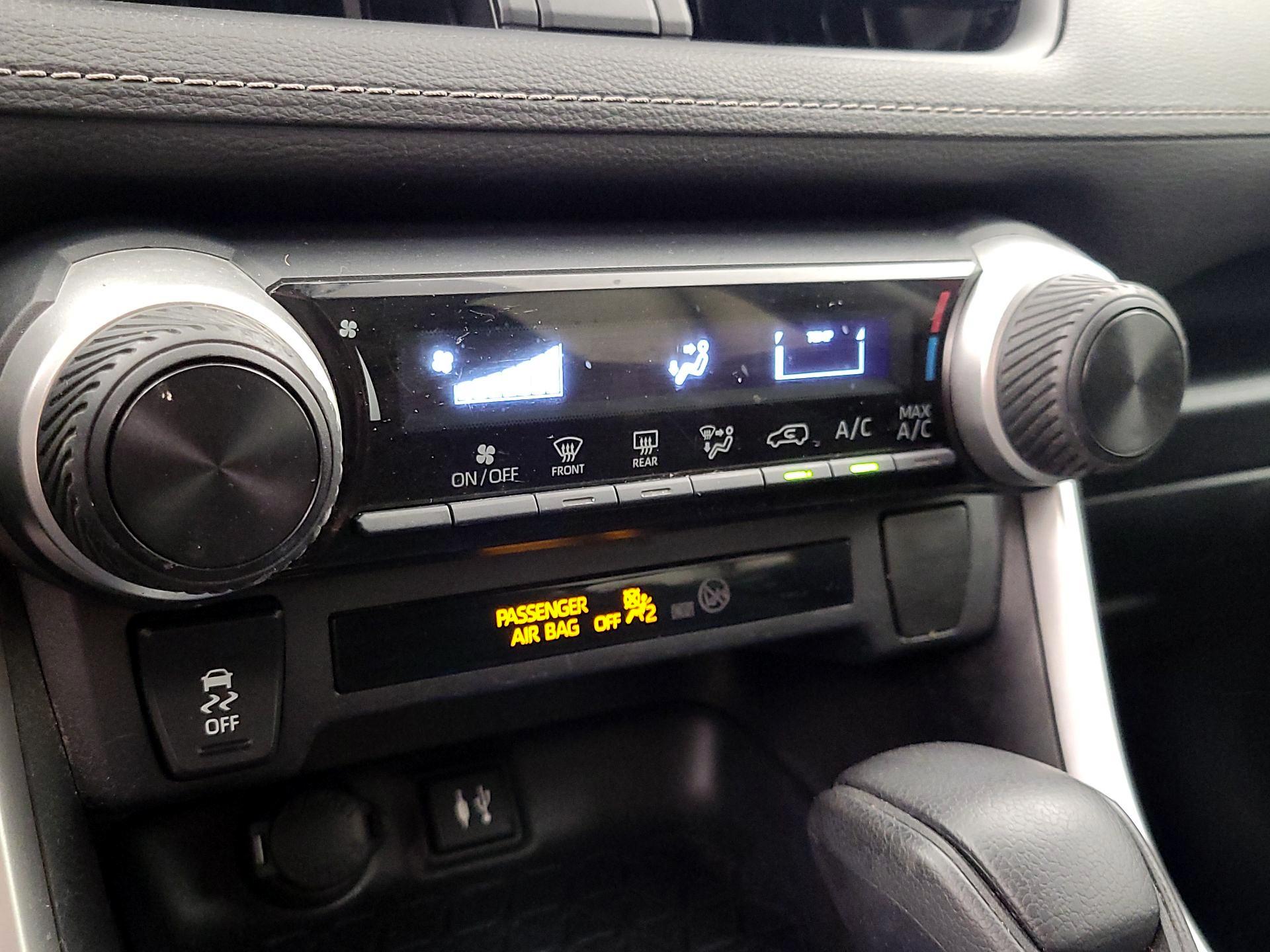 Thumbnail: 2019 Toyota RAV4 - 16