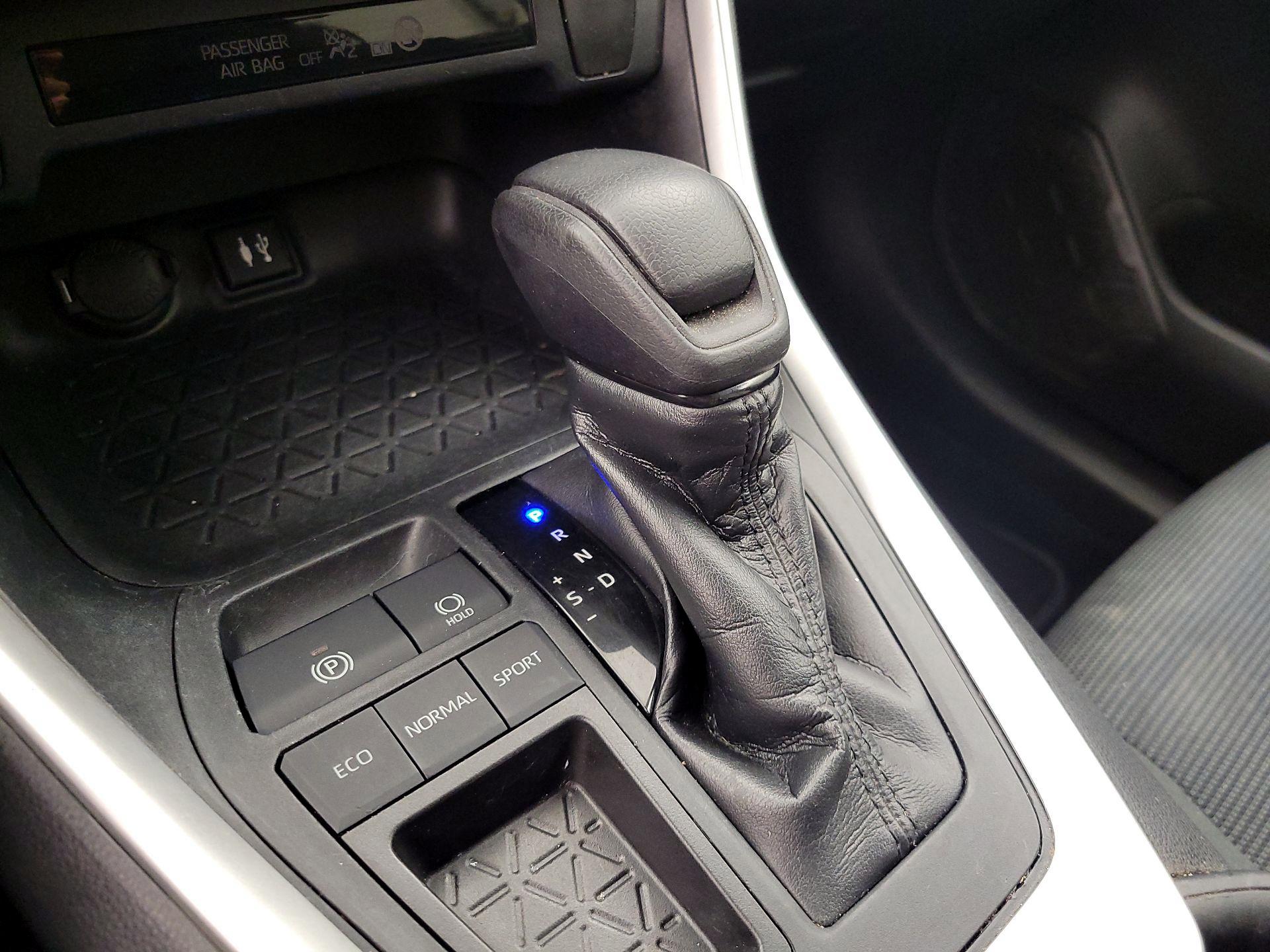 Thumbnail: 2019 Toyota RAV4 - 17