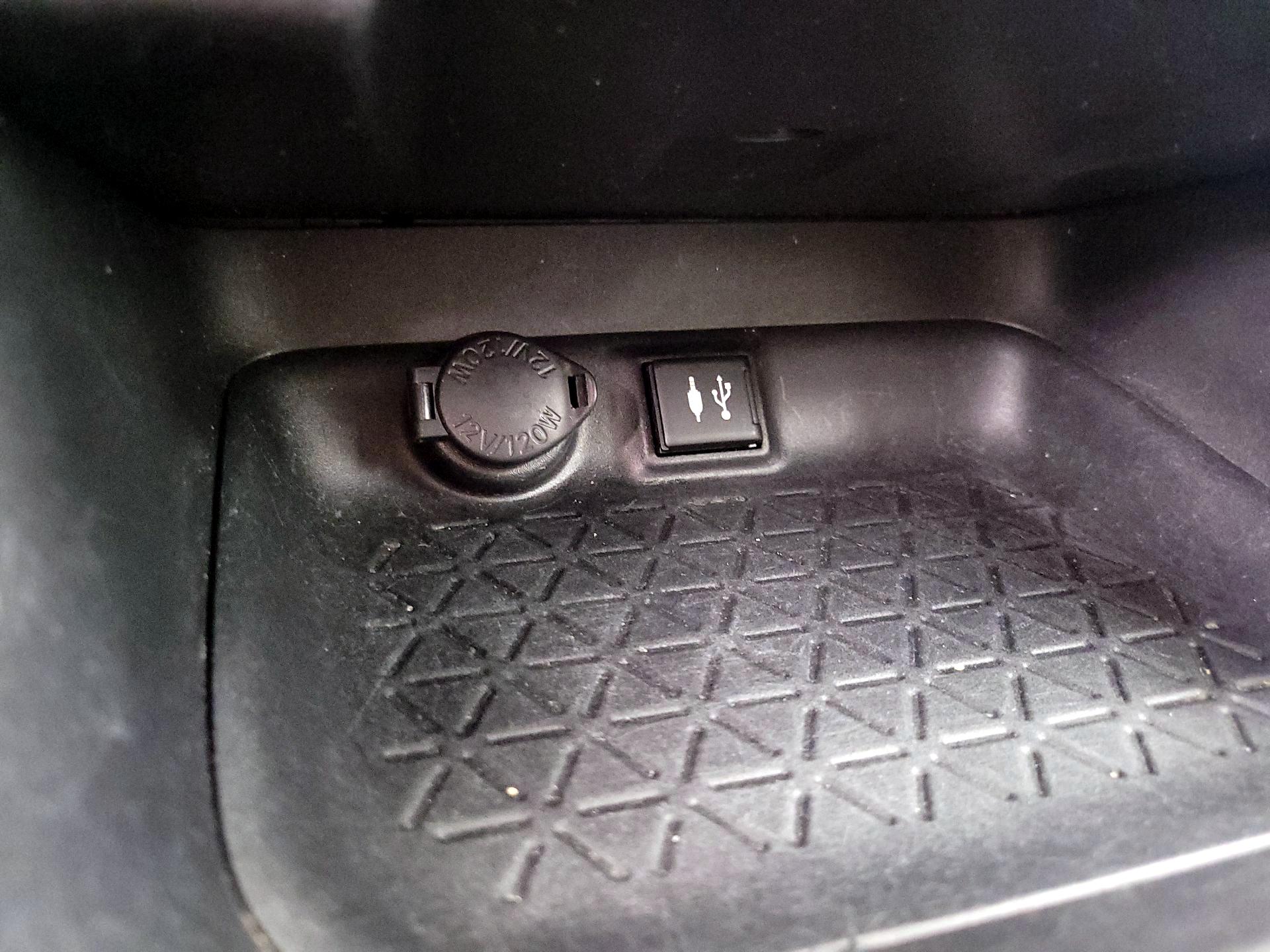 Thumbnail: 2019 Toyota RAV4 - 18