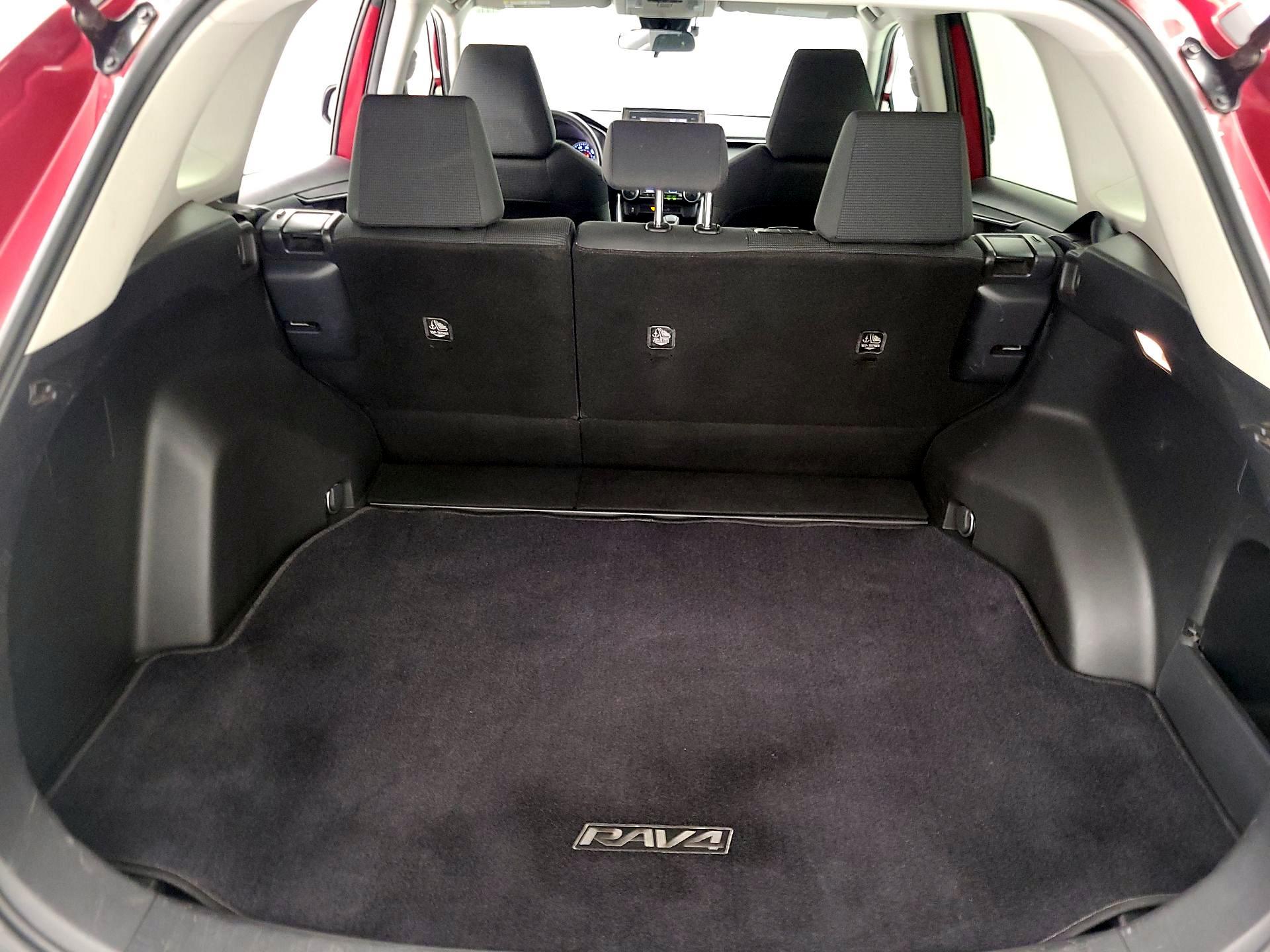 Thumbnail: 2019 Toyota RAV4 - 20