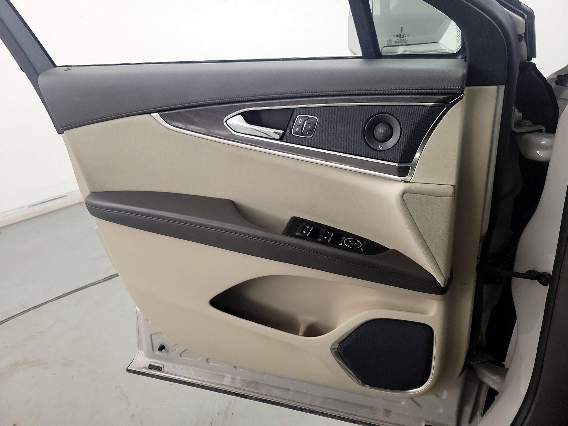 Thumbnail: 2019 Lincoln Nautilus - 12