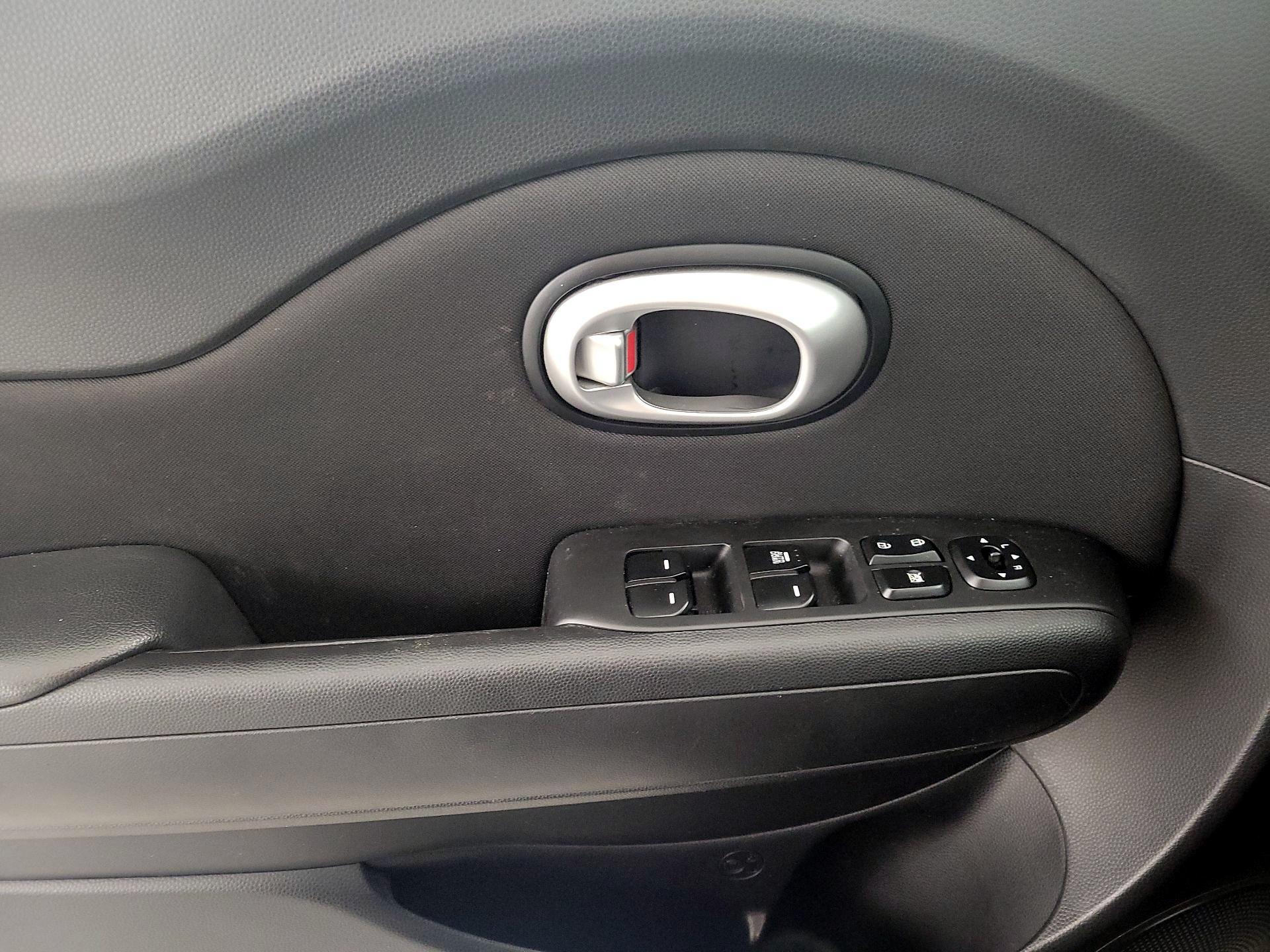 Thumbnail: 2015 Kia Soul - 12