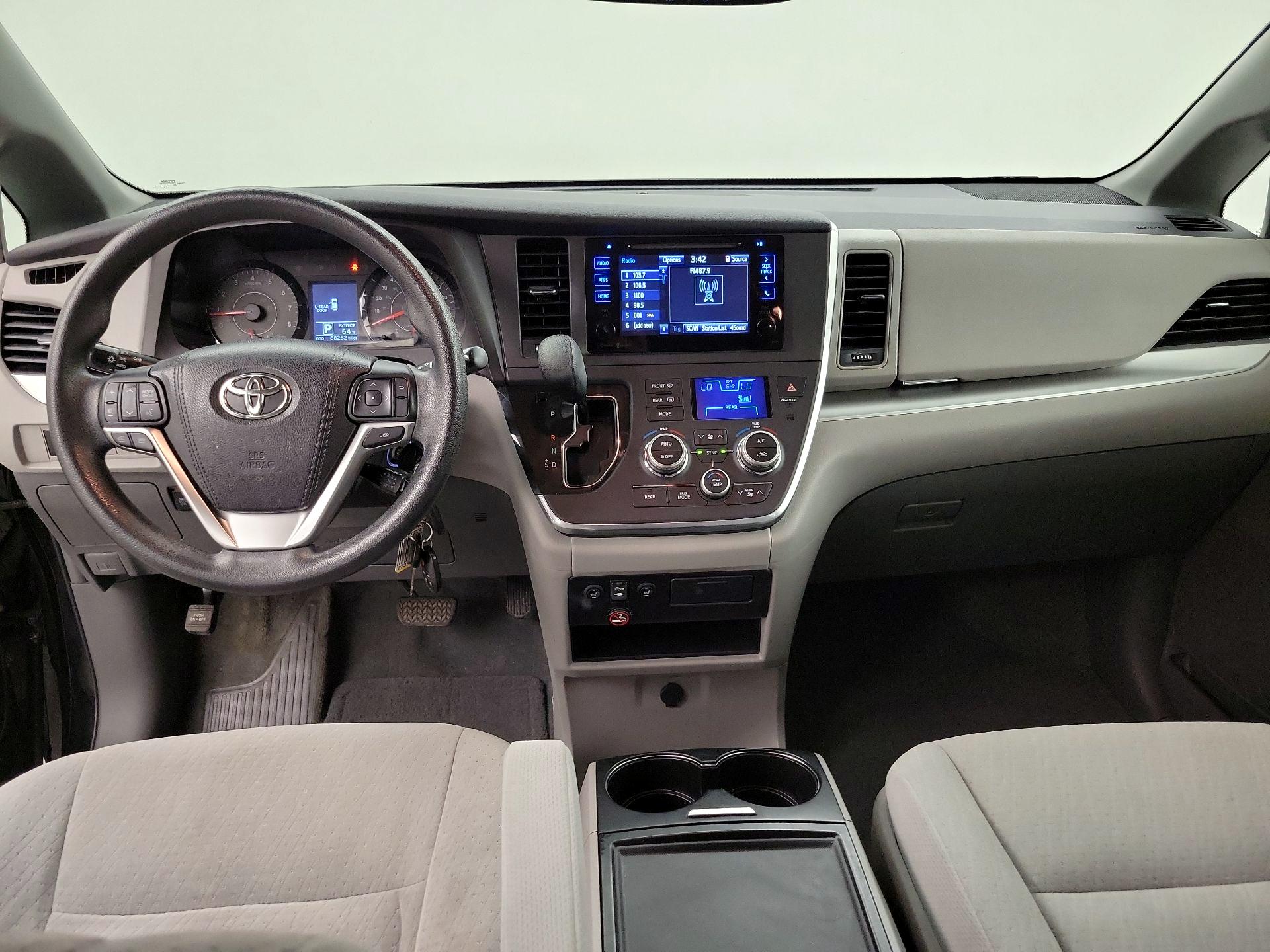 Thumbnail: 2015 Toyota Sienna - 9