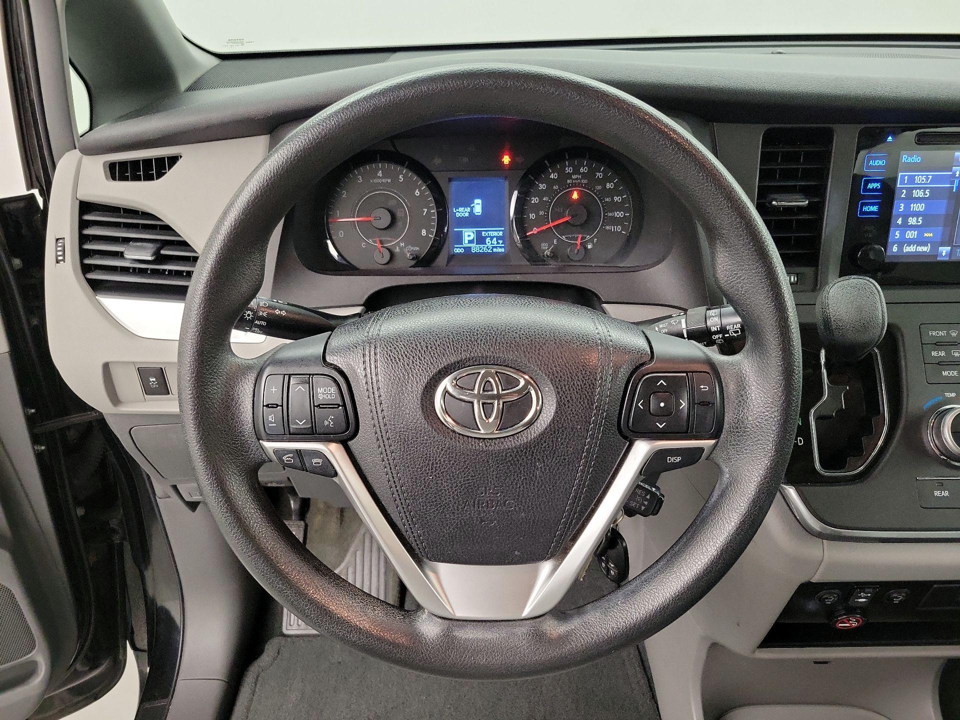 Thumbnail: 2015 Toyota Sienna - 10