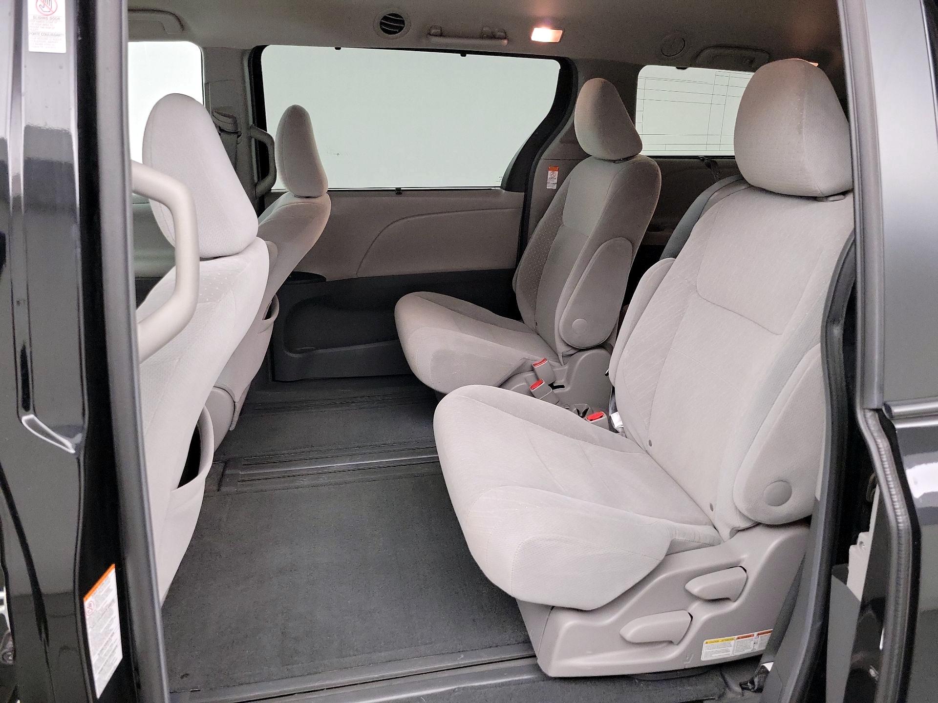 Thumbnail: 2015 Toyota Sienna - 19