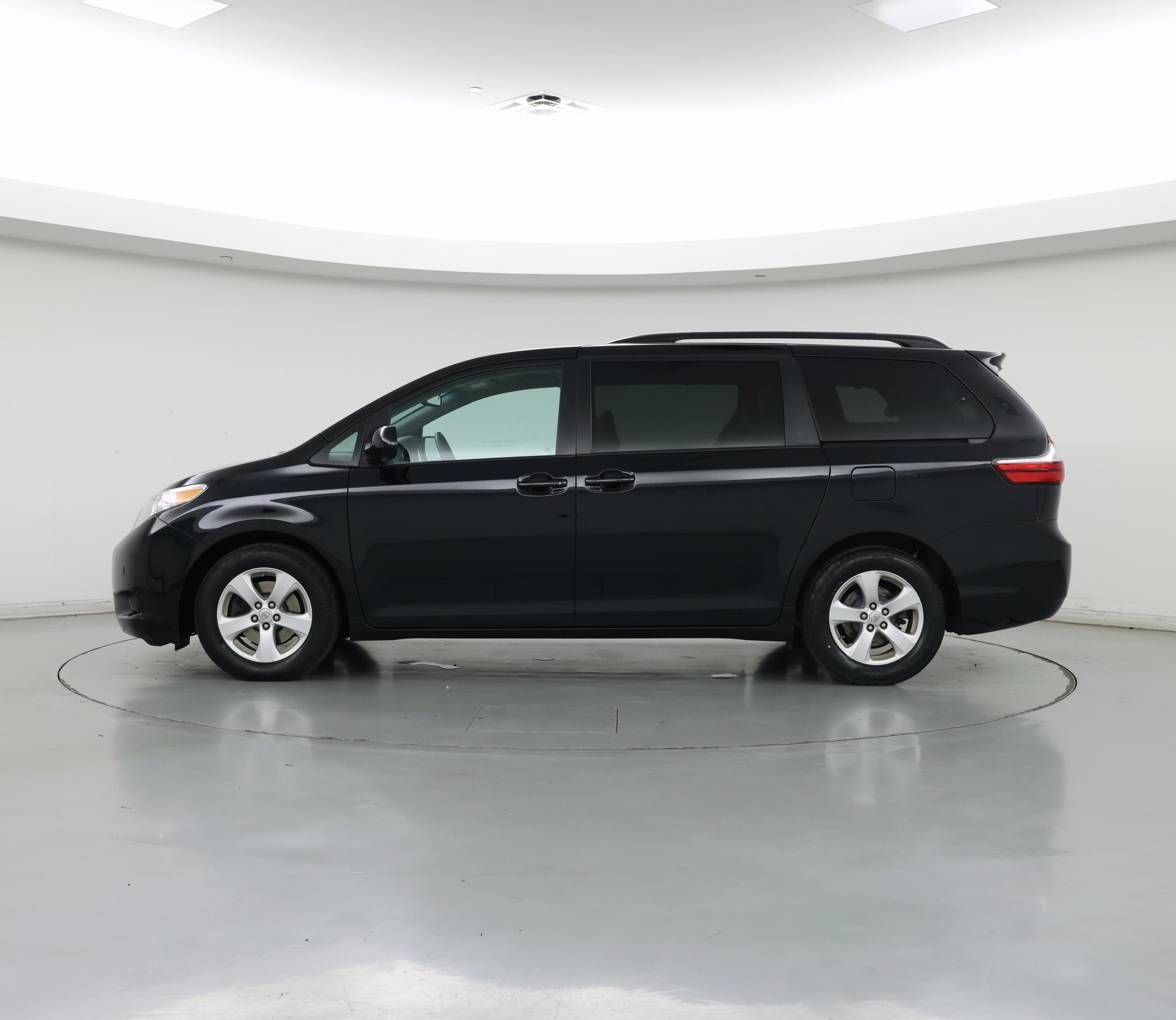 Thumbnail: 2015 Toyota Sienna - 3