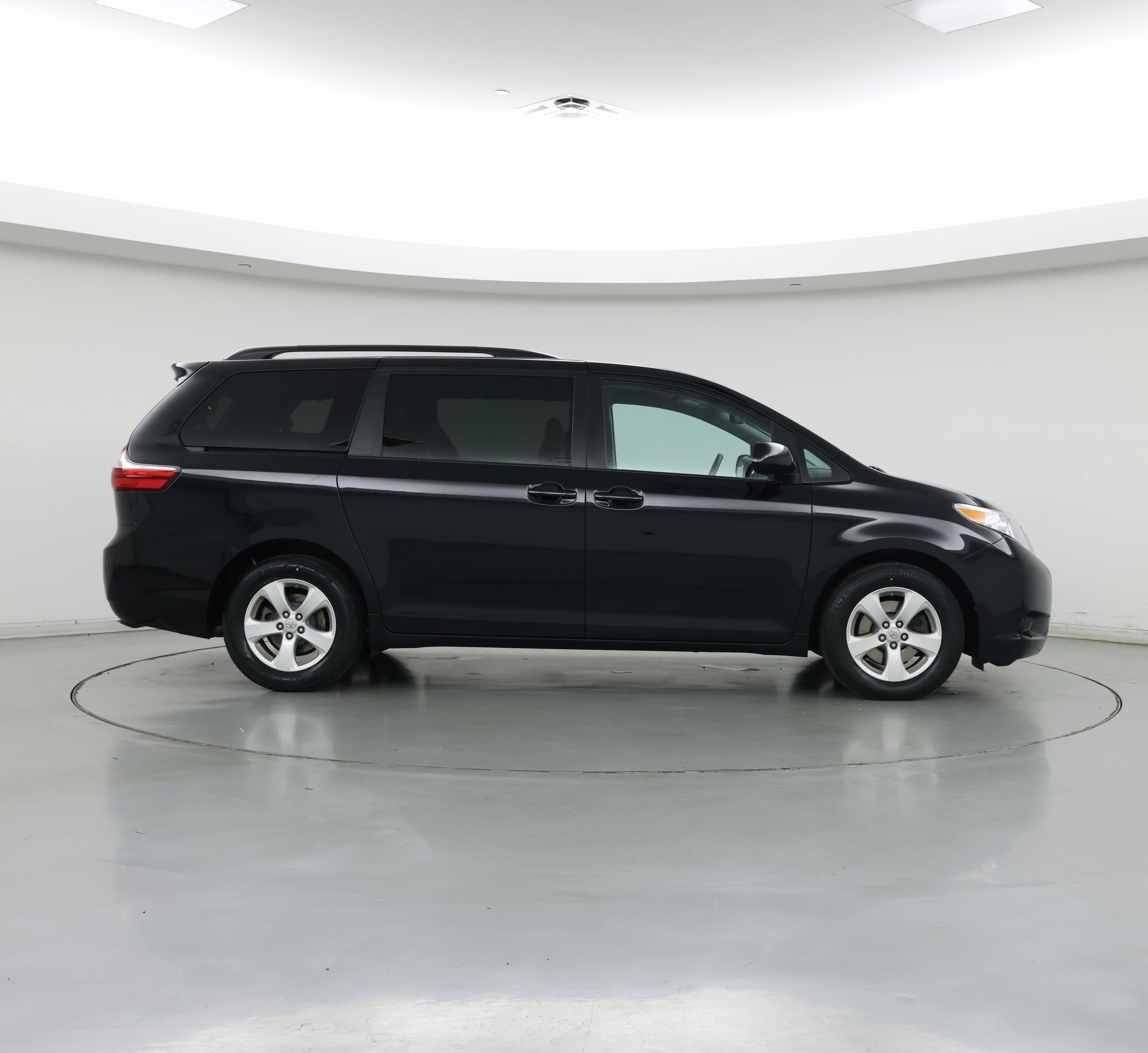 Thumbnail: 2015 Toyota Sienna - 7