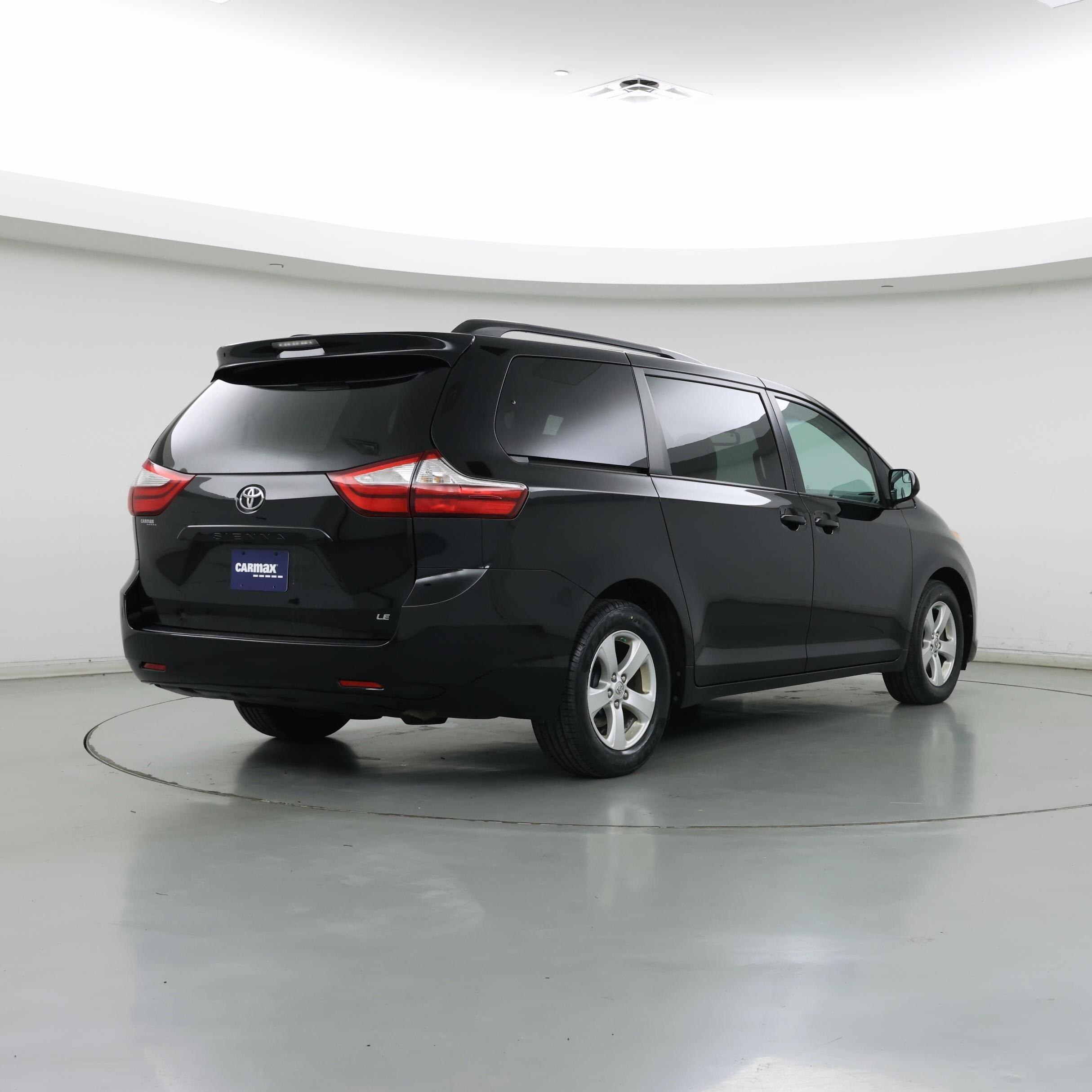 Thumbnail: 2015 Toyota Sienna - 8