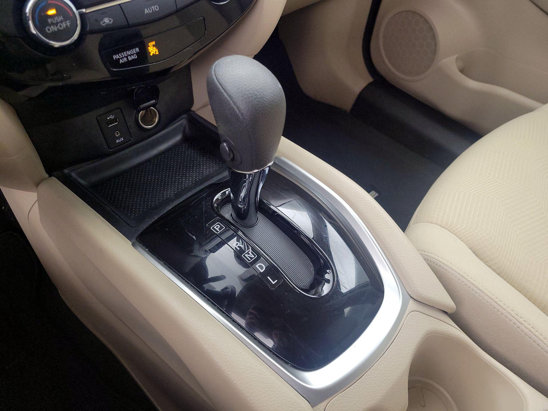 Thumbnail: 2016 Nissan Rogue - 16