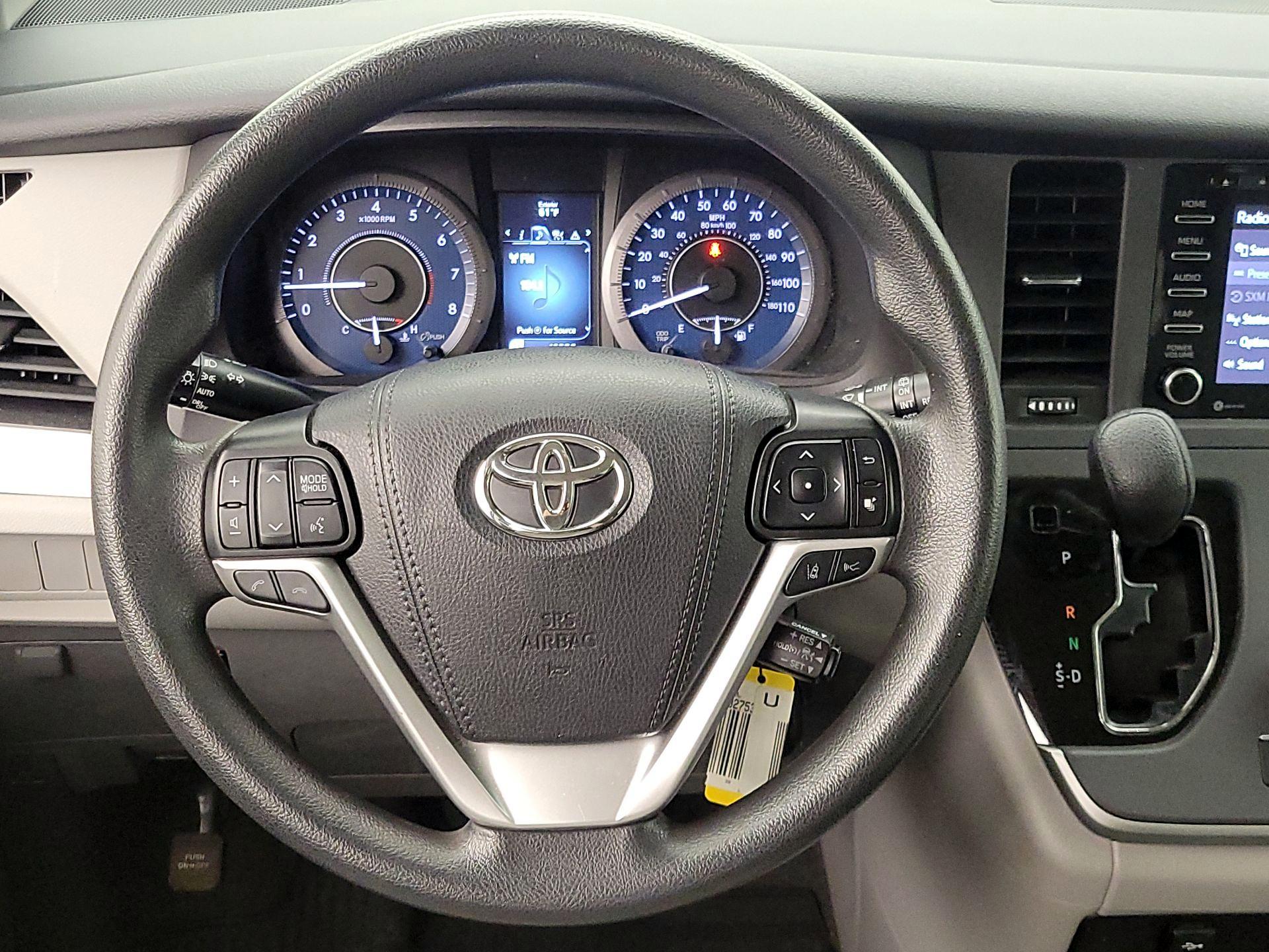 Thumbnail: 2020 Toyota Sienna - 10