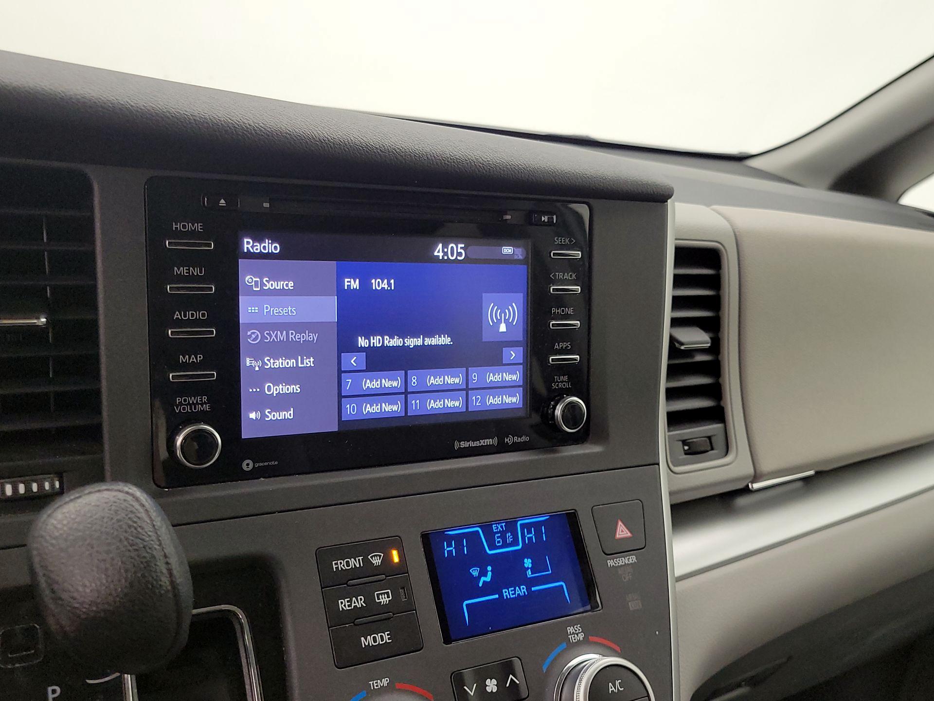 Thumbnail: 2020 Toyota Sienna - 15