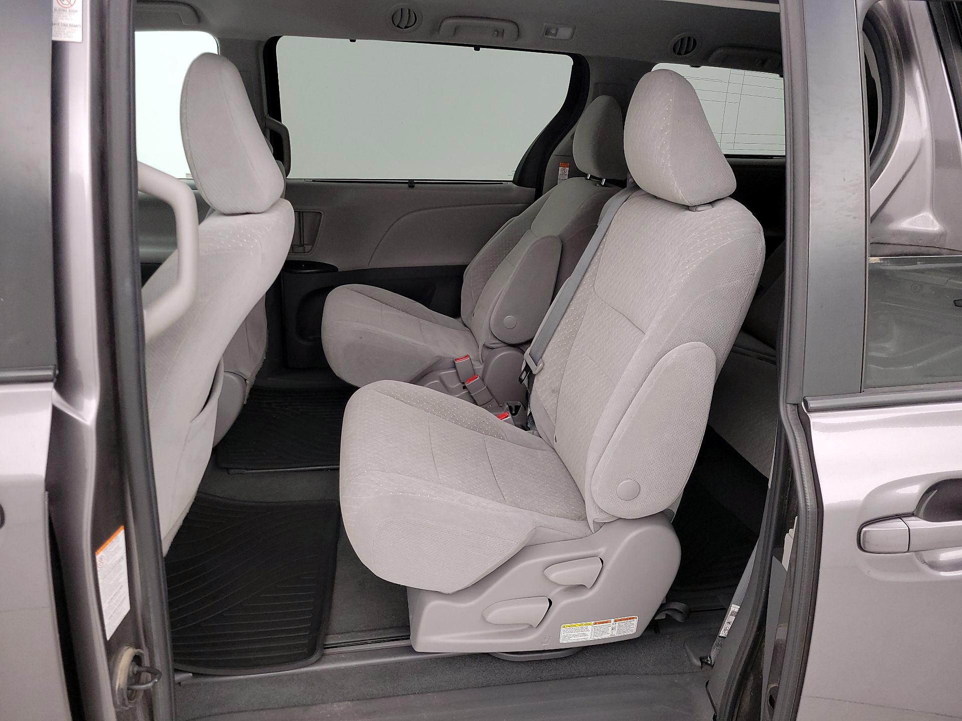 Thumbnail: 2020 Toyota Sienna - 19