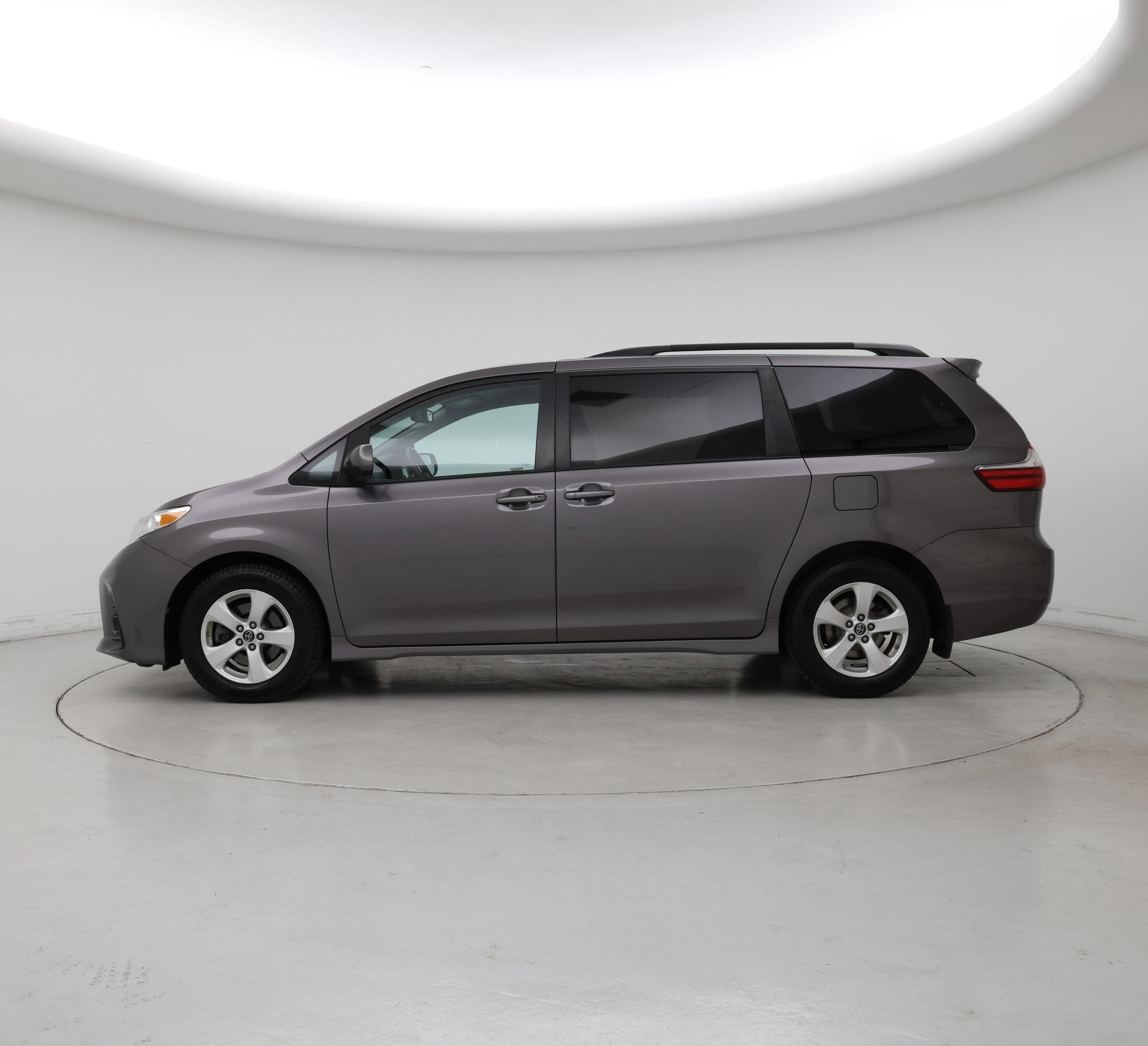 Thumbnail: 2020 Toyota Sienna - 3