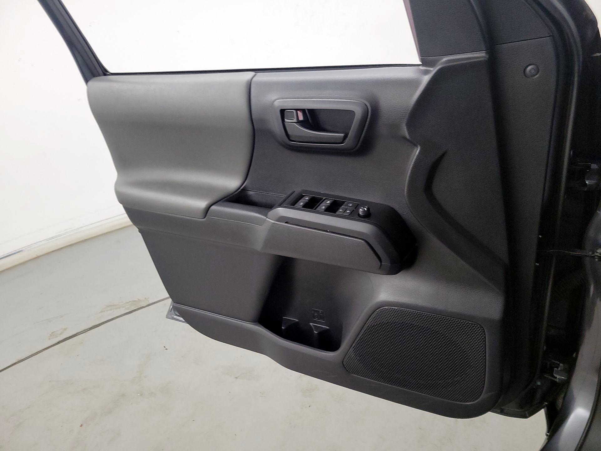 Thumbnail: 2022 Toyota Tacoma - 12