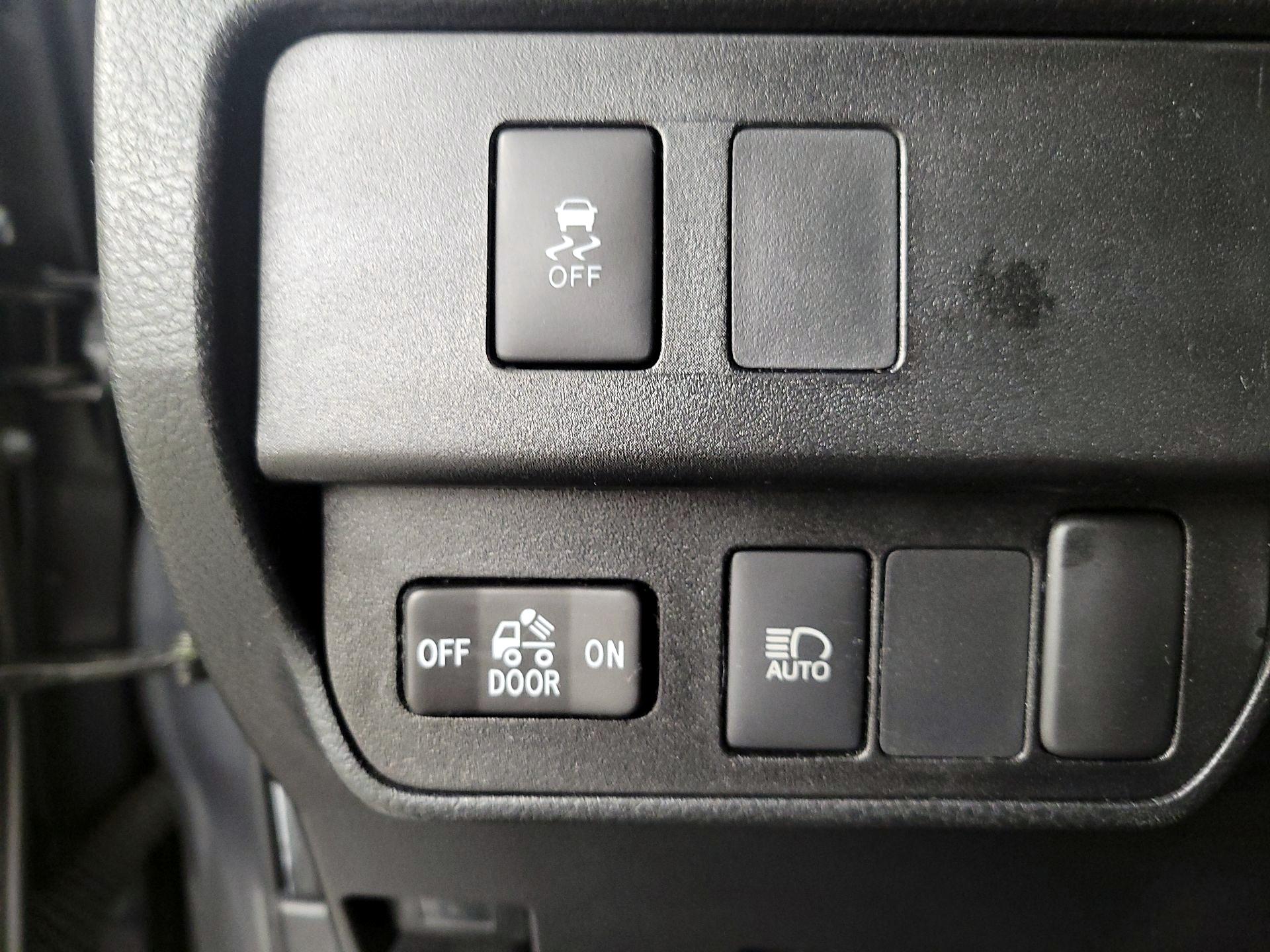 Thumbnail: 2022 Toyota Tacoma - 13