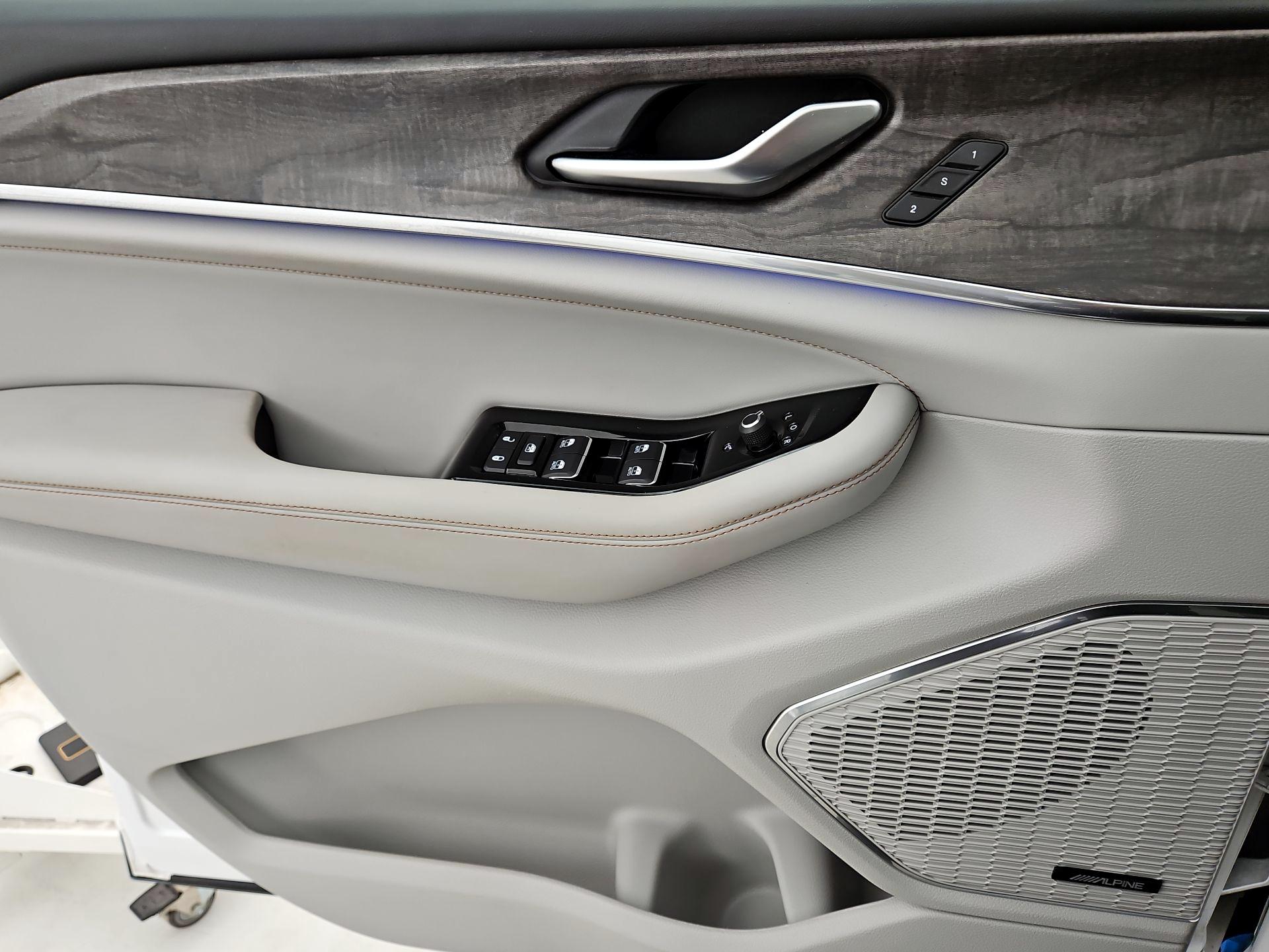 Thumbnail: 2023 Jeep Grand Cherokee - 12