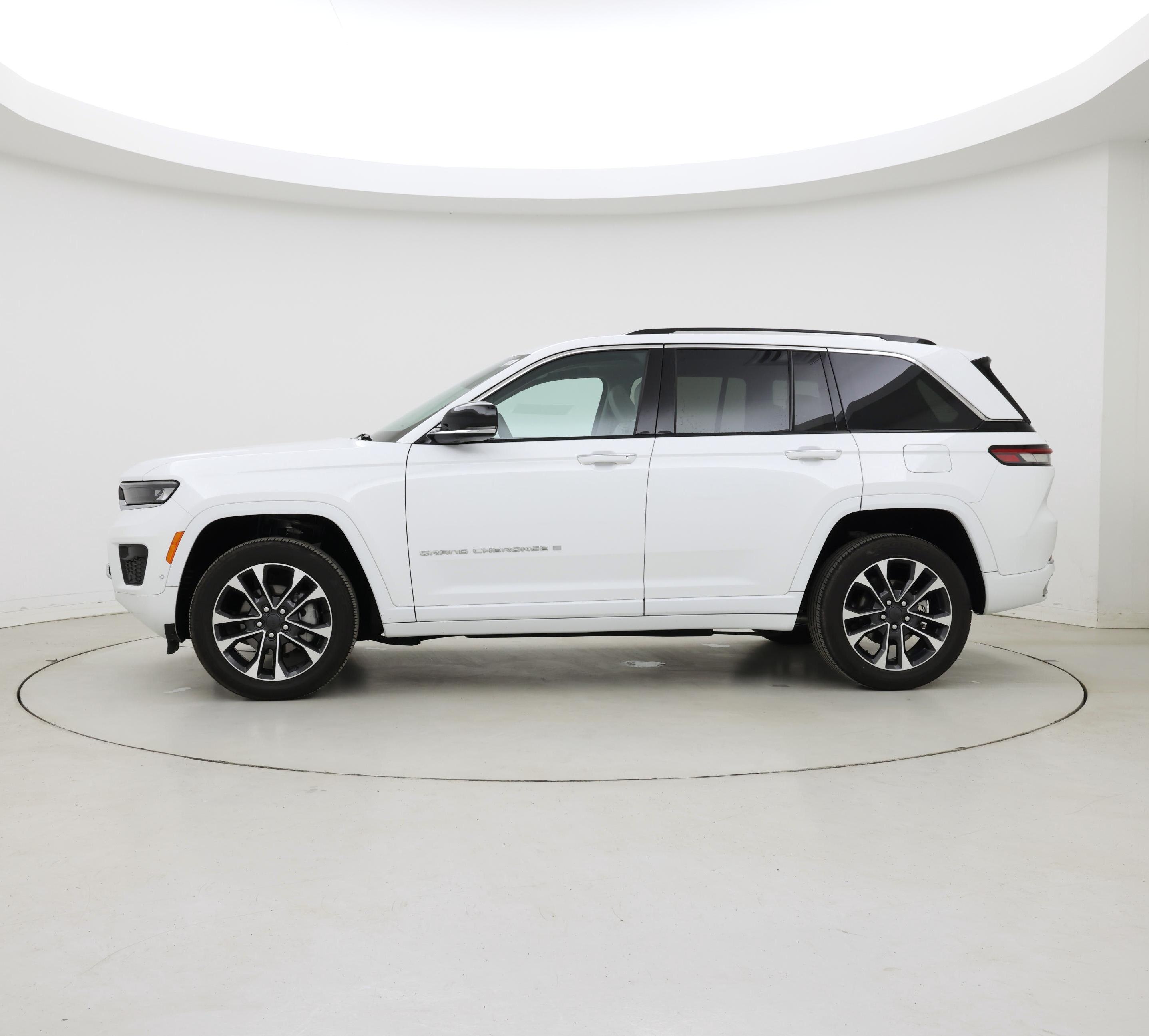 Thumbnail: 2023 Jeep Grand Cherokee - 3