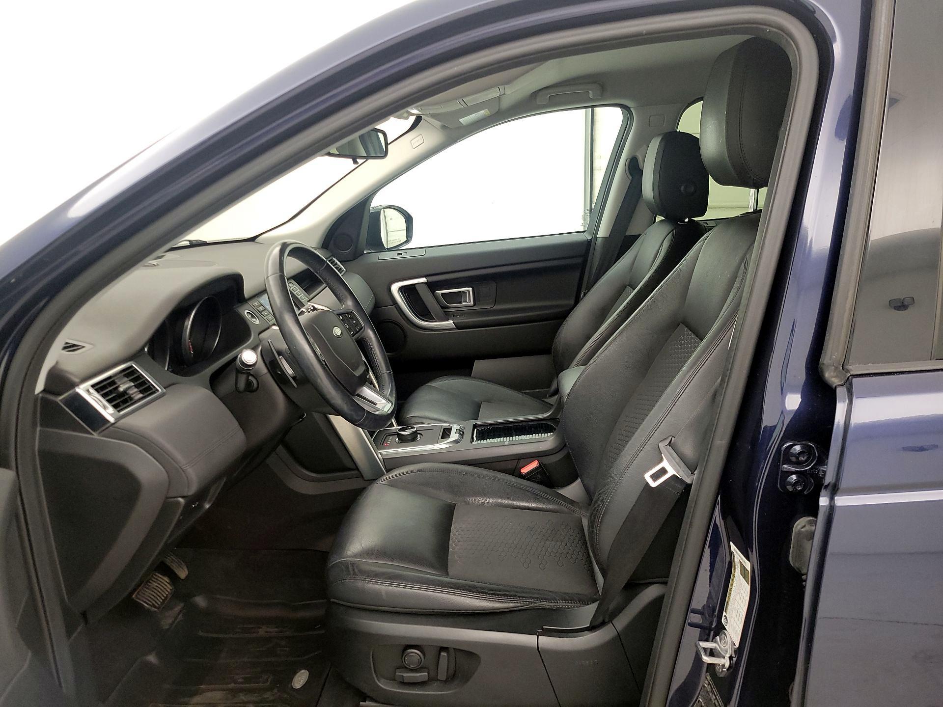 Thumbnail: 2017 Land Rover Discovery Sport - 11