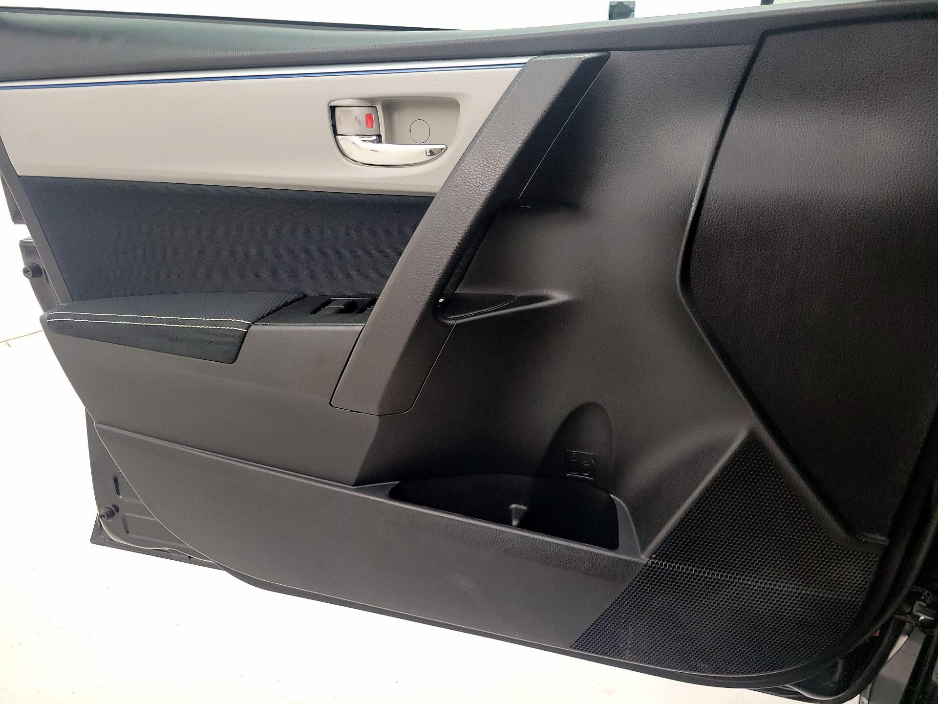 Thumbnail: 2016 Toyota Corolla - 10