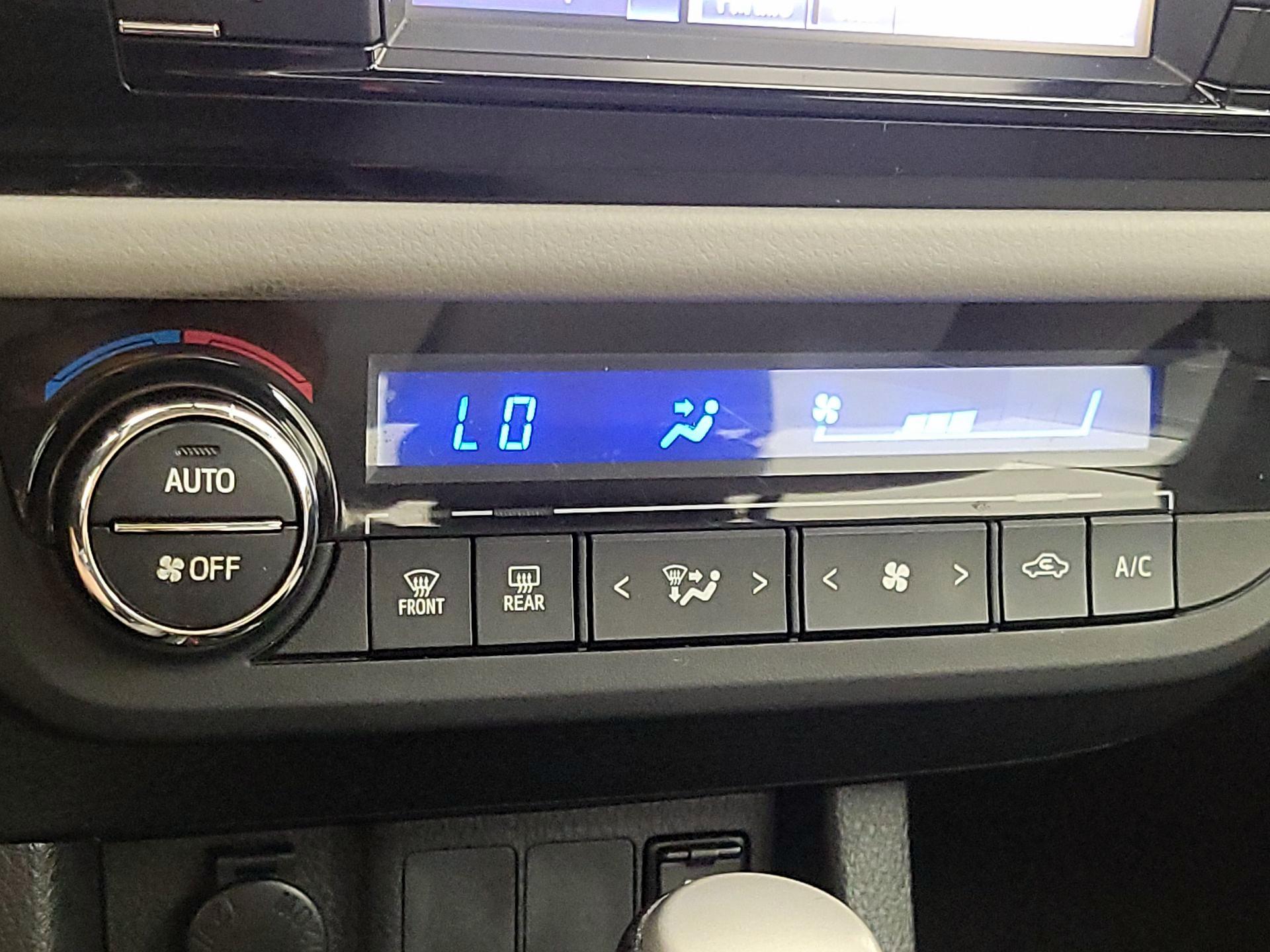 Thumbnail: 2016 Toyota Corolla - 14