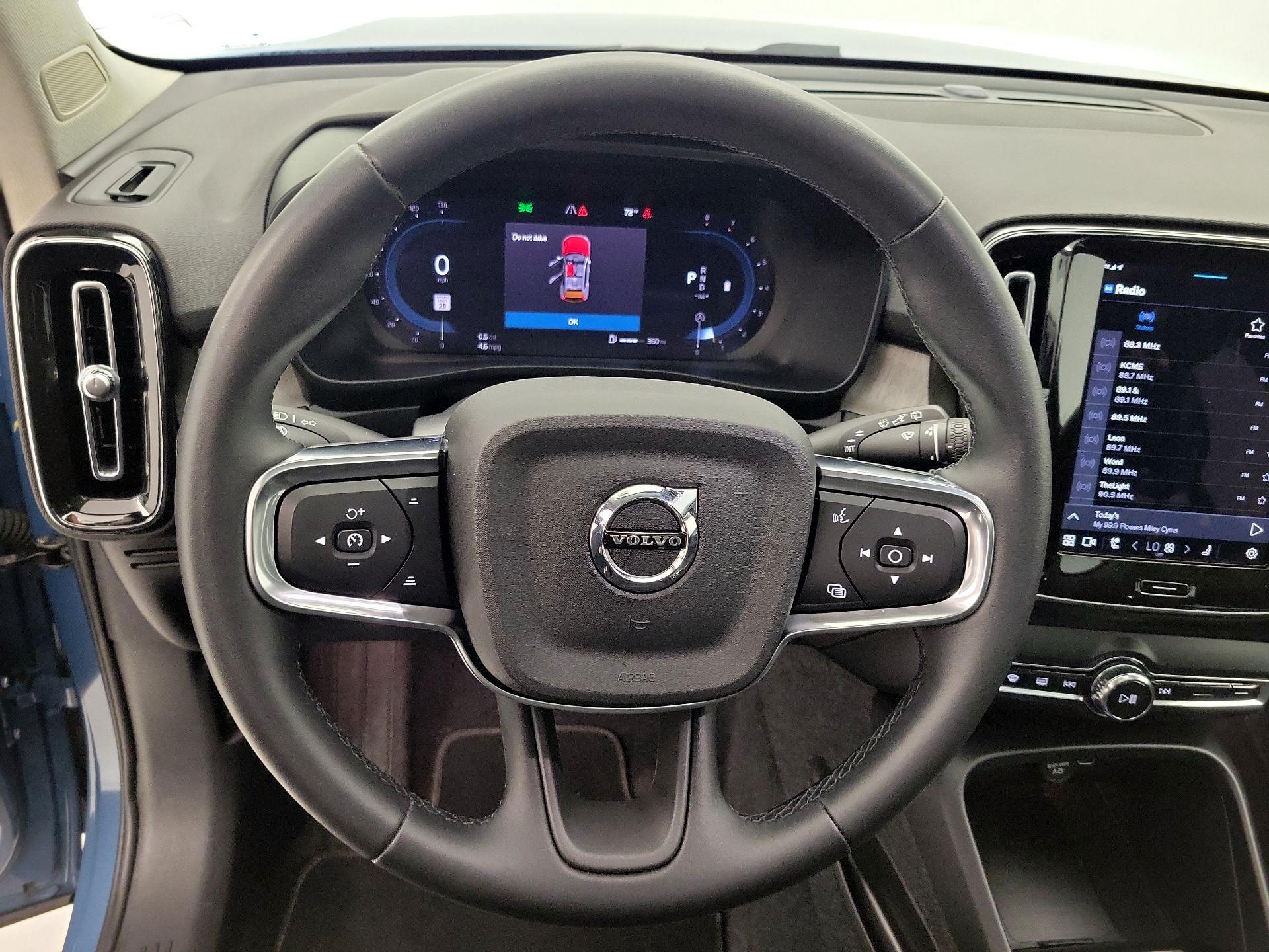 Thumbnail: 2024 Volvo XC40 - 10