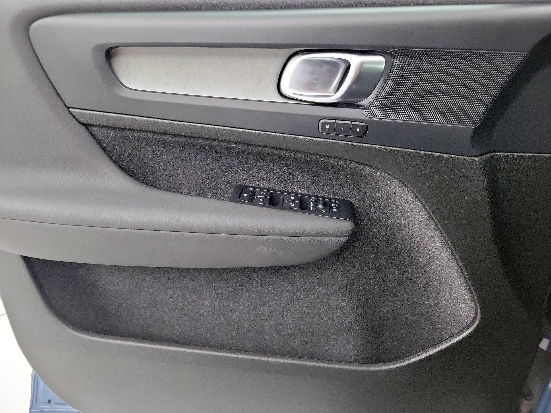 Thumbnail: 2024 Volvo XC40 - 12