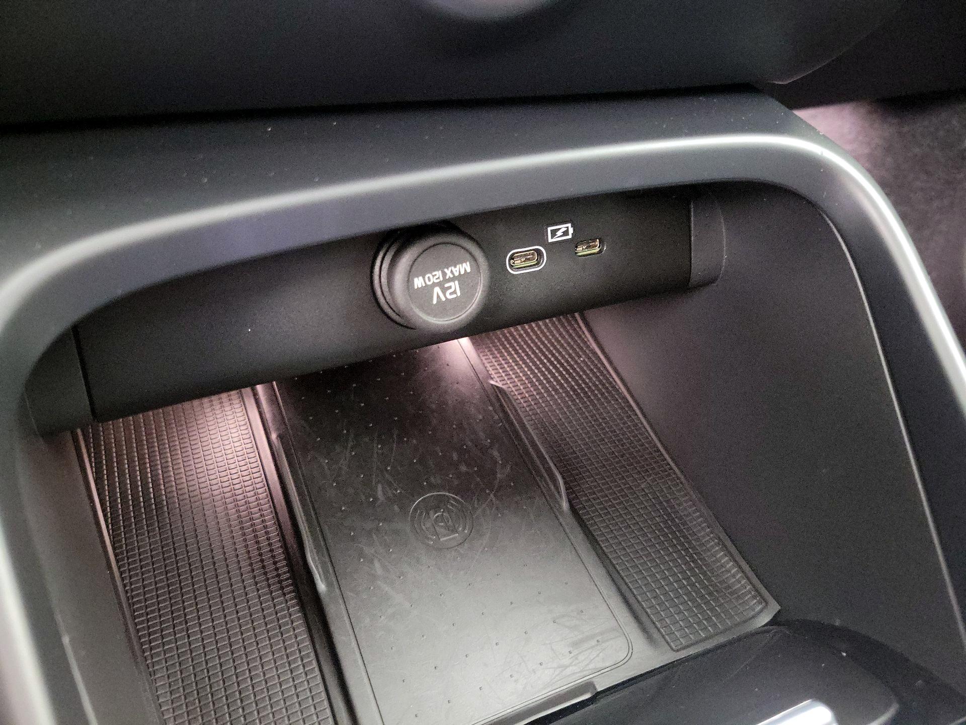 Thumbnail: 2024 Volvo XC40 - 18