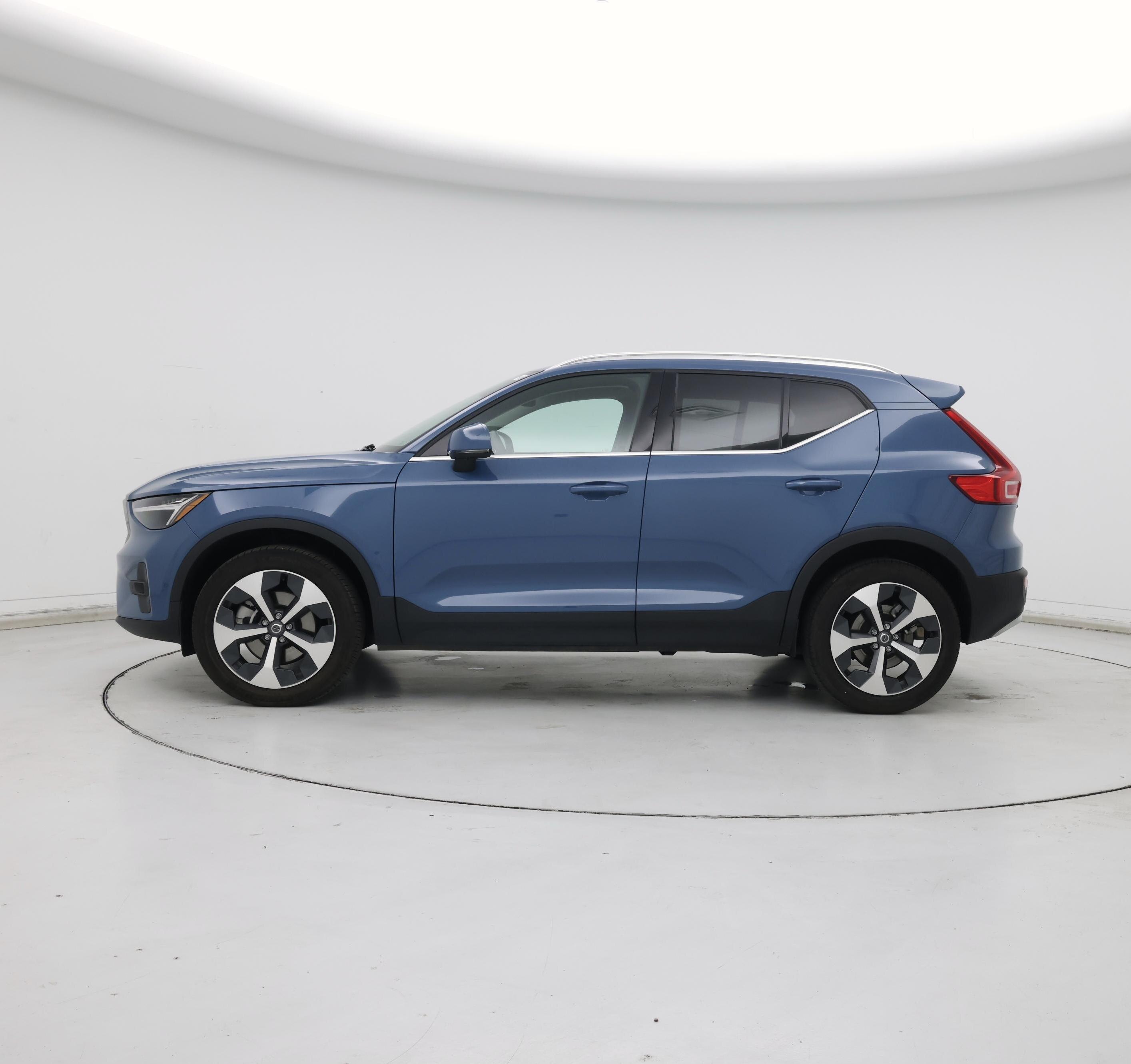 Thumbnail: 2024 Volvo XC40 - 3